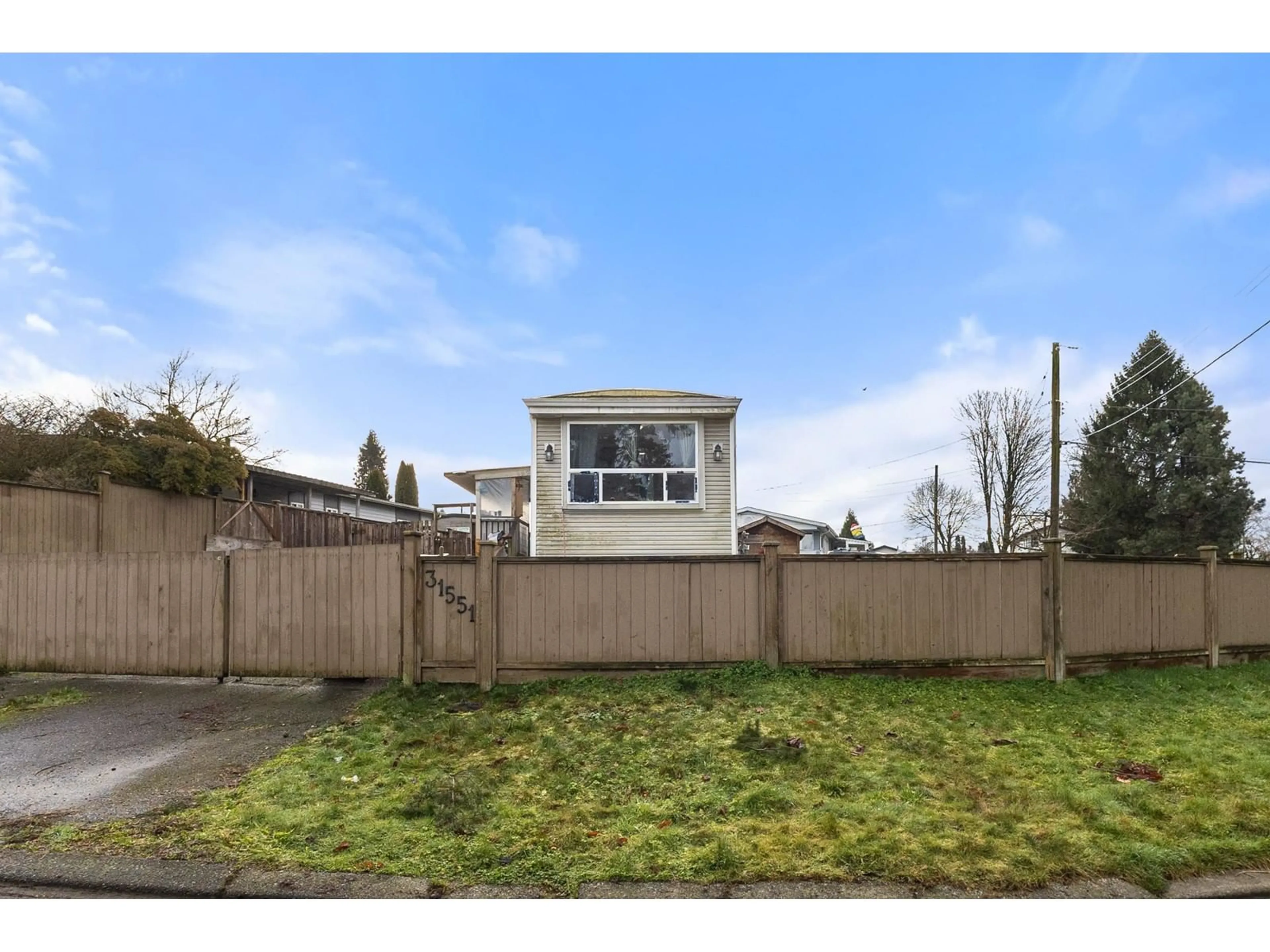 A pic from outside/outdoor area/front of a property/back of a property/a pic from drone, street for 31551 MONARCH, Abbotsford British Columbia V2T6M6