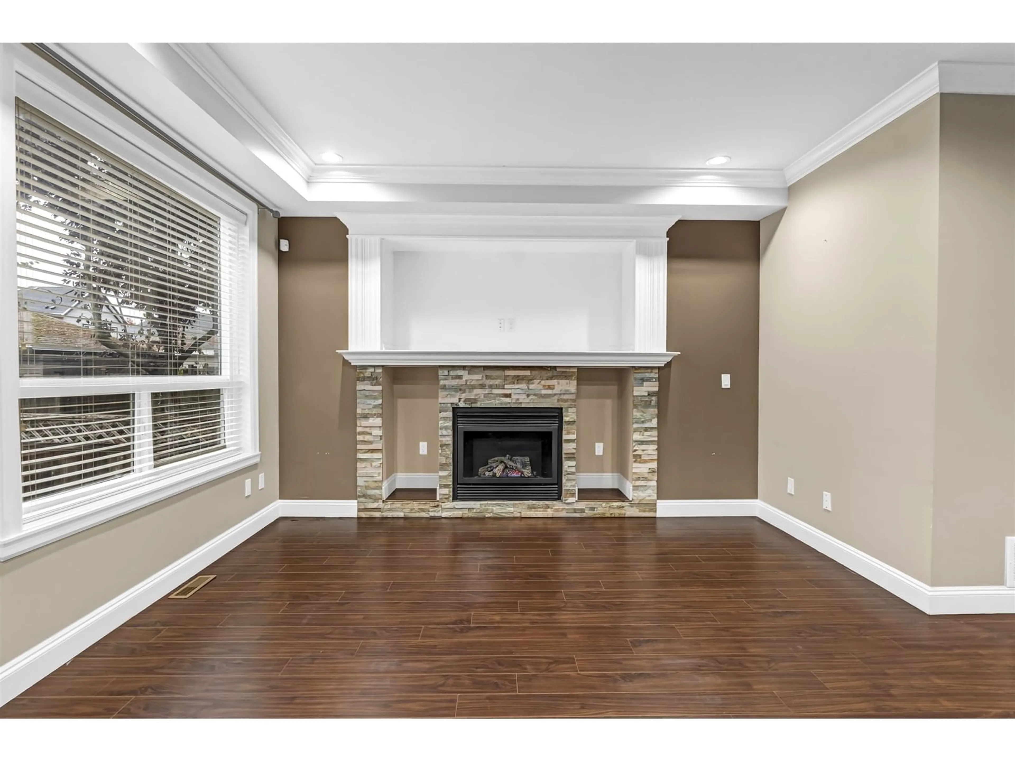 Living room with furniture, wood/laminate floor for 5945 128A STREET, Surrey British Columbia V3X1T3