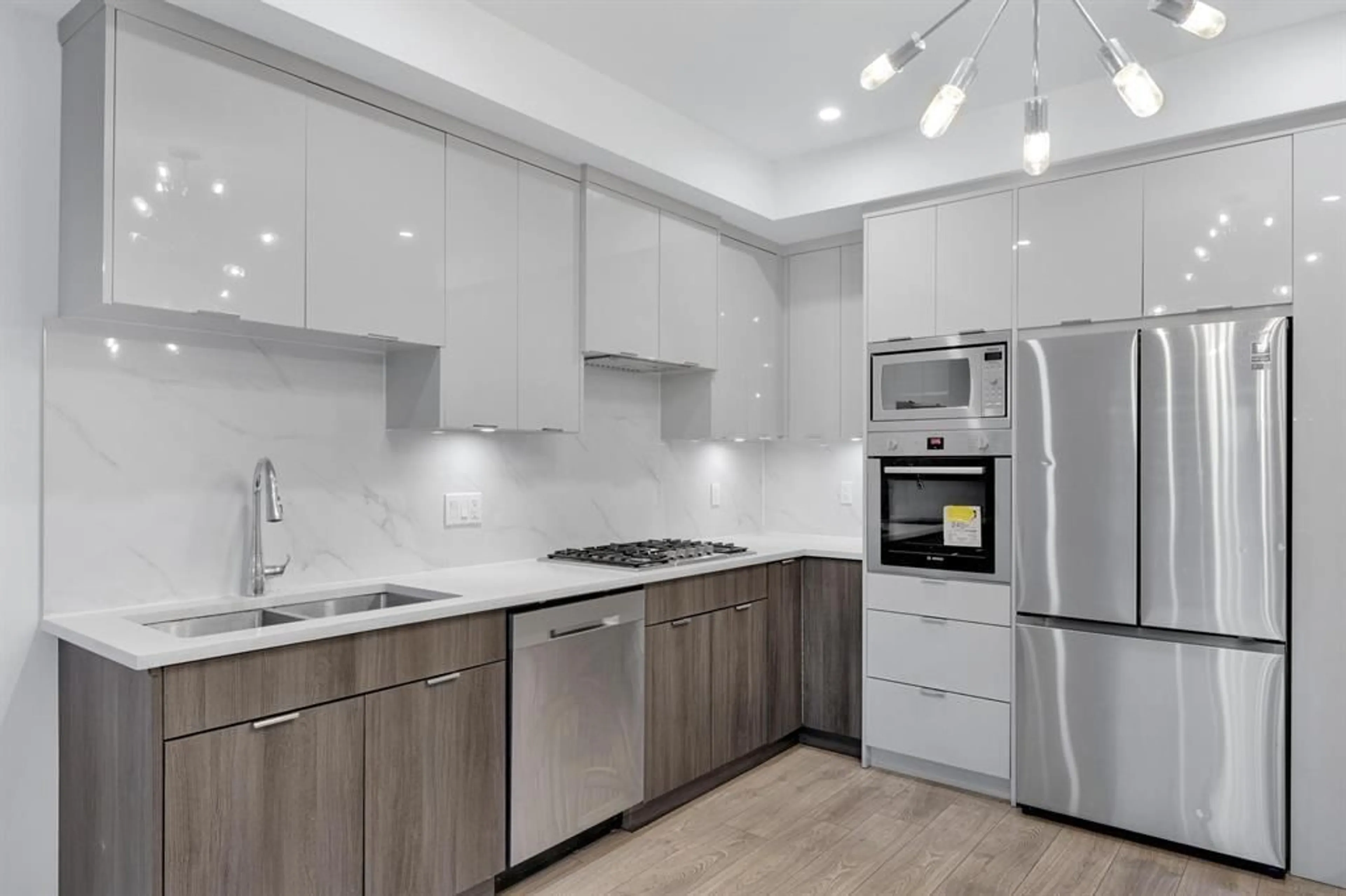 Open concept kitchen, unknown for 209 14438 72 AVENUE, Surrey British Columbia V3S0B6