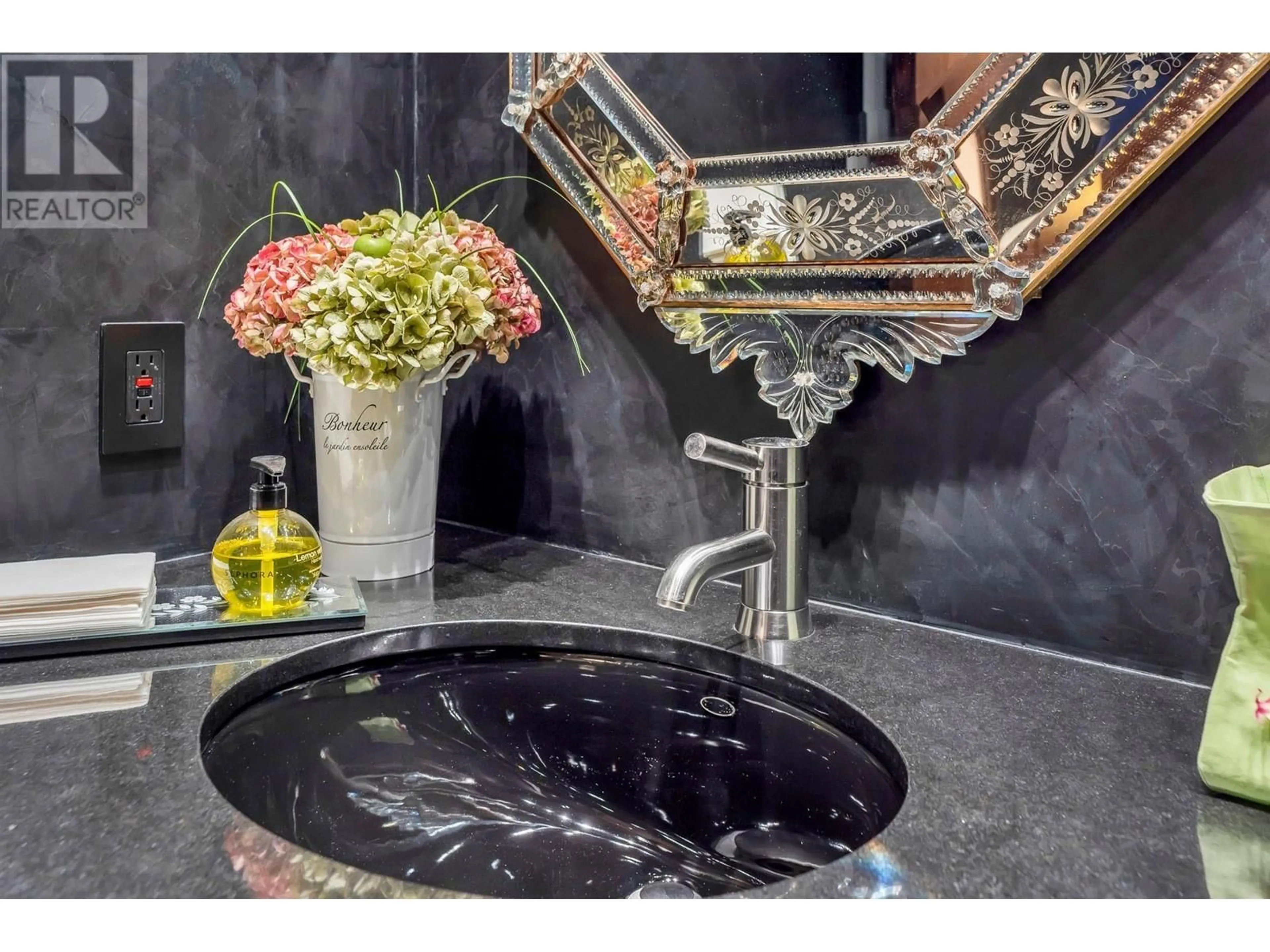 Contemporary bathroom, ceramic/tile floor for 902 - 1600 HORNBY STREET, Vancouver British Columbia V6Z2S4
