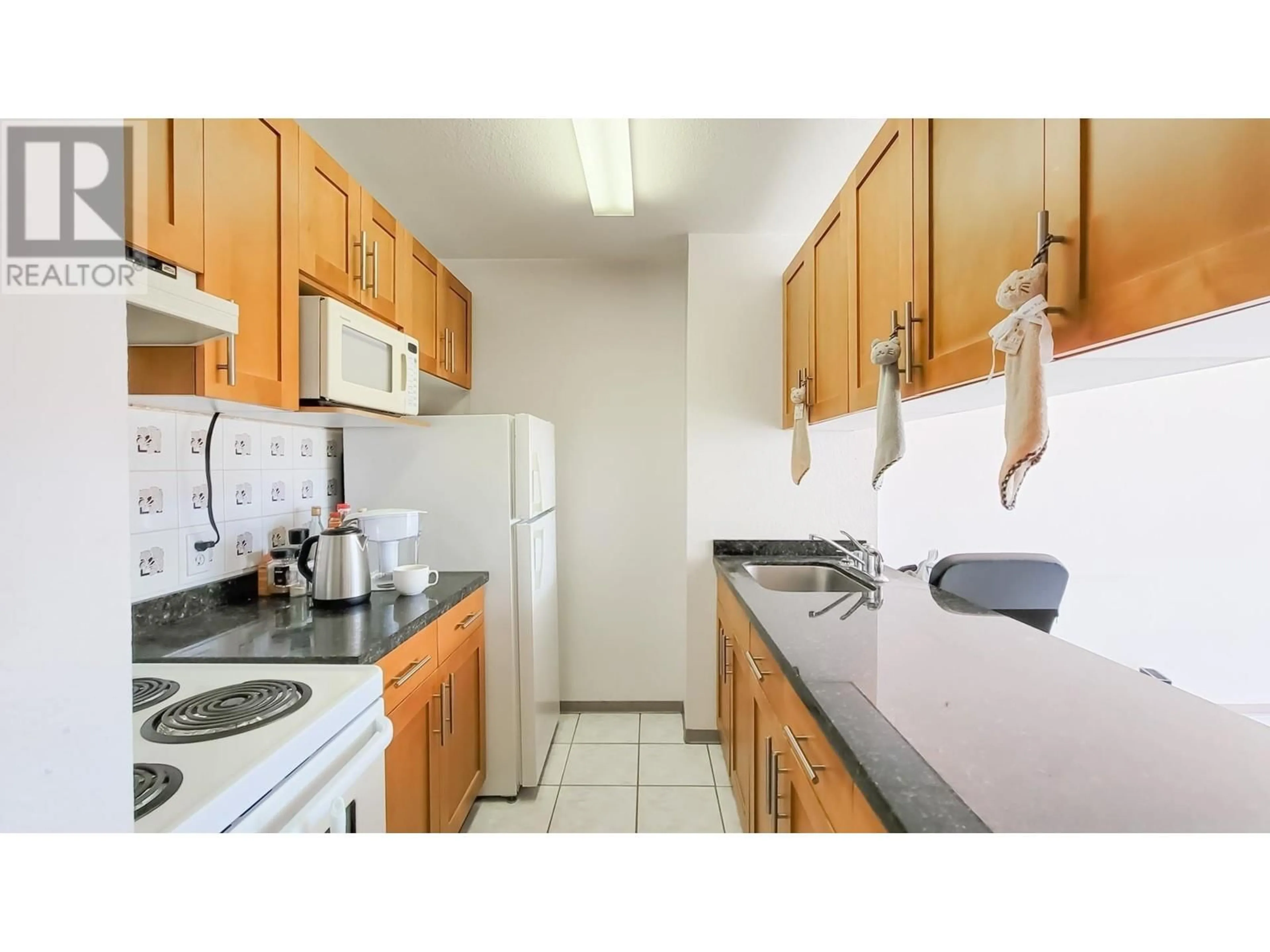 Standard kitchen, unknown for 512 - 950 DRAKE STREET, Vancouver British Columbia V6Z2B9