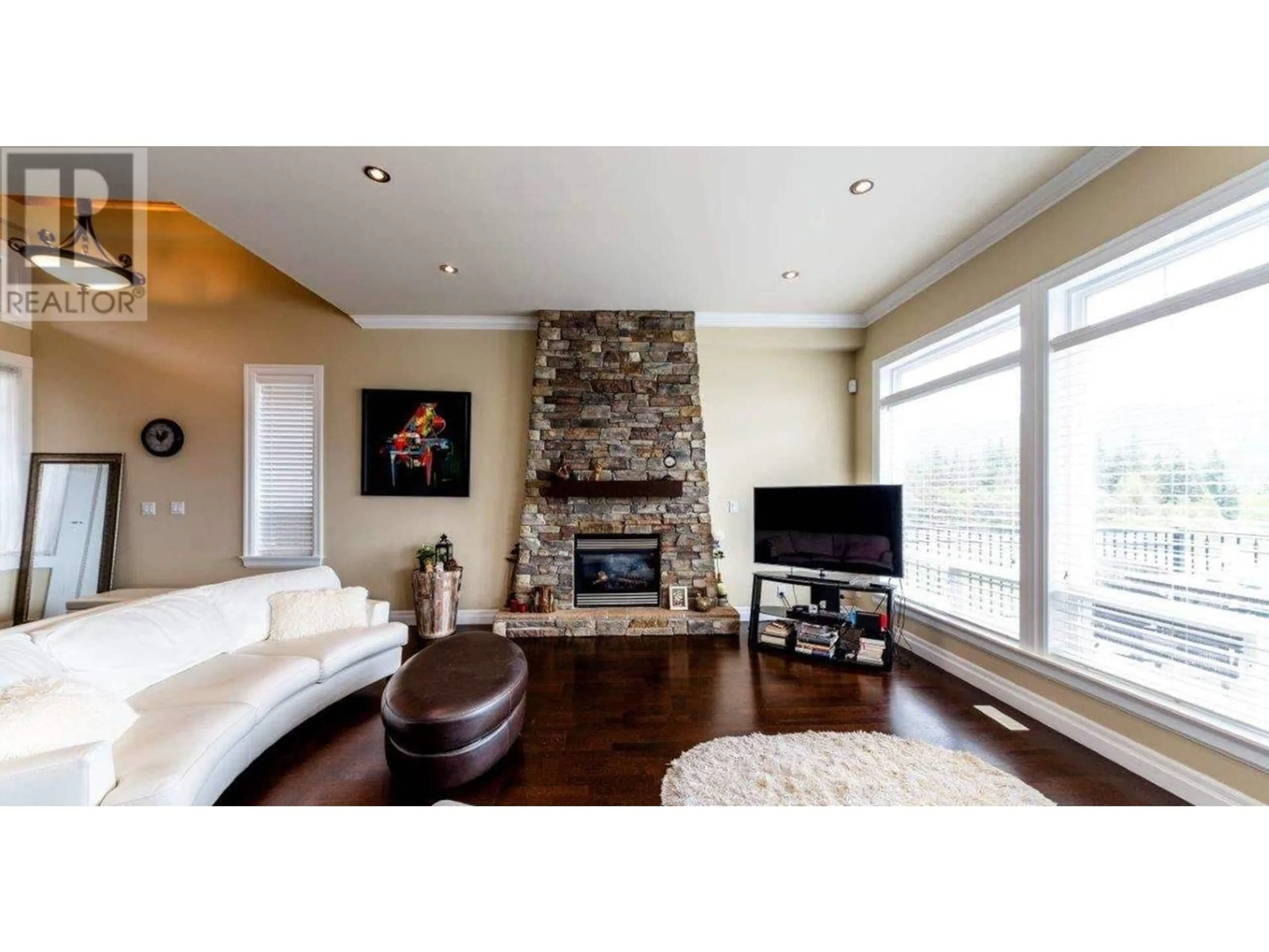 Living room with furniture, wood/laminate floor for 3235 CHARTWELL LANE, Coquitlam British Columbia V3E3N1