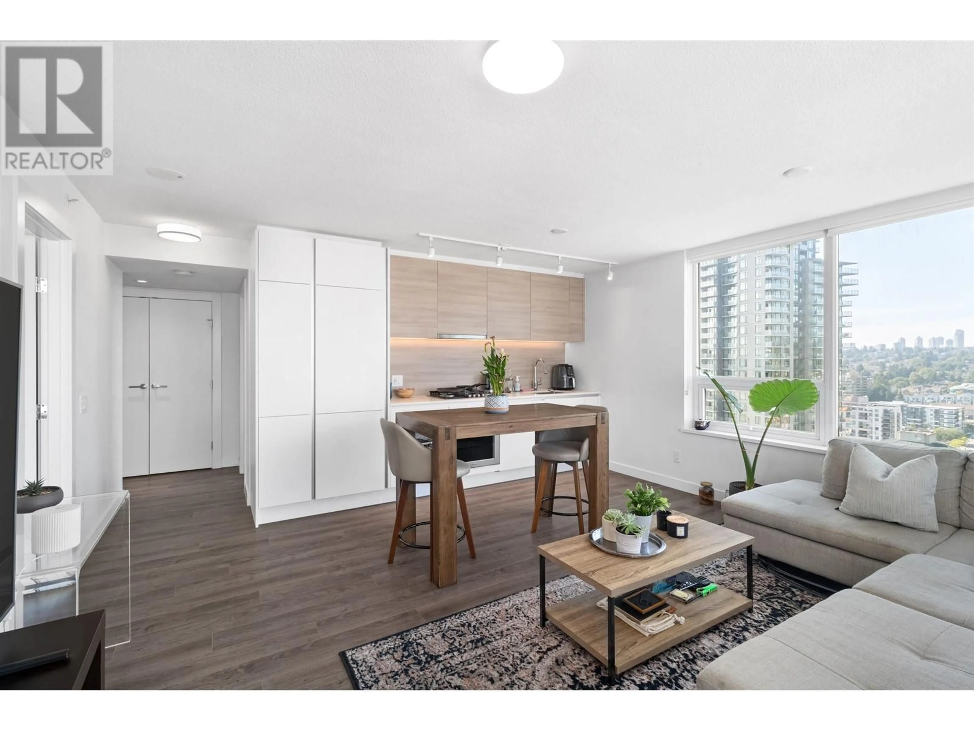 Living room with furniture, wood/laminate floor for 2711 908 QUAYSIDE DRIVE, New Westminster British Columbia V3M0L4