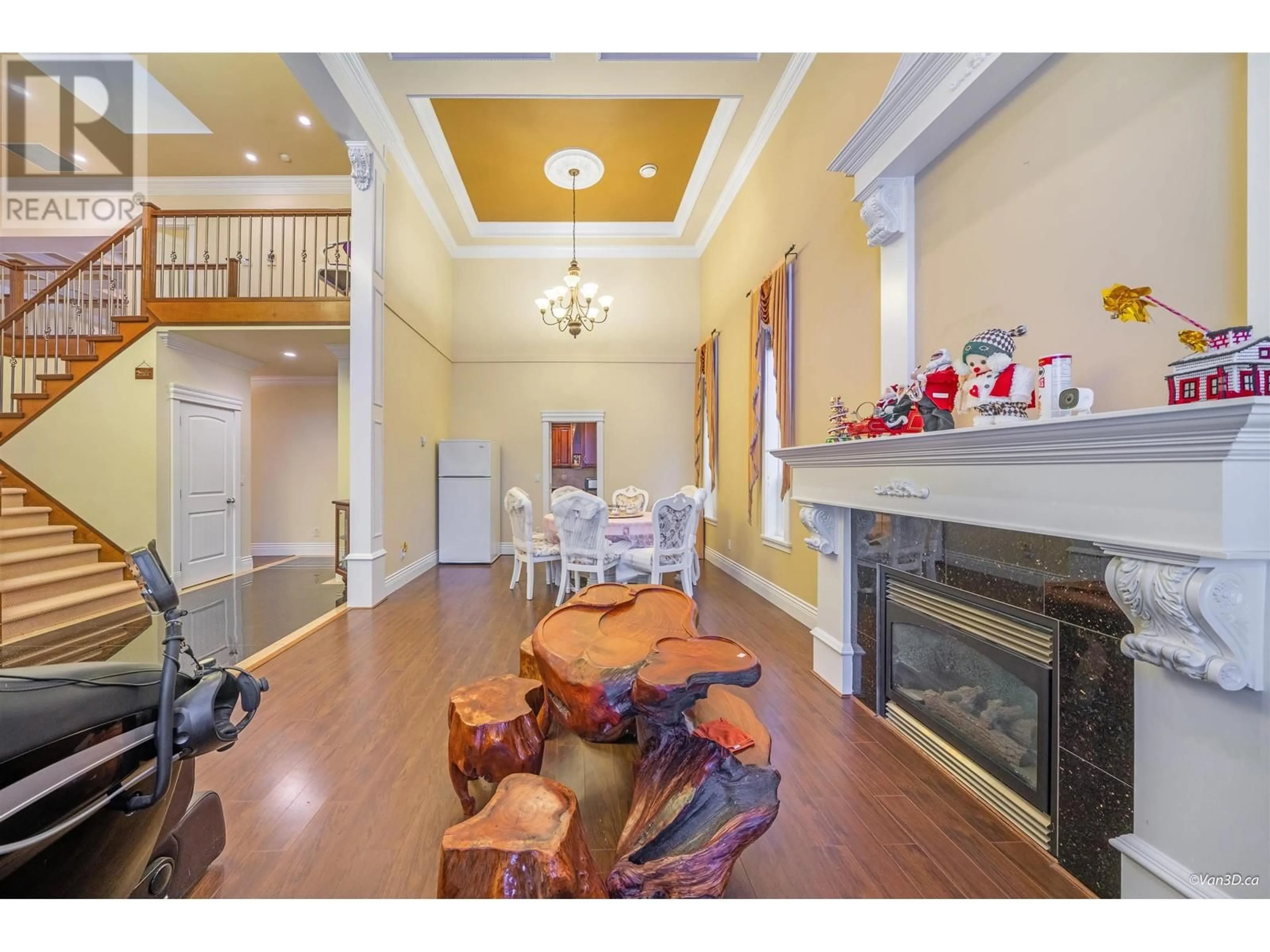 Indoor foyer for 6040 ADAMS PLACE, Richmond British Columbia V7C2W1