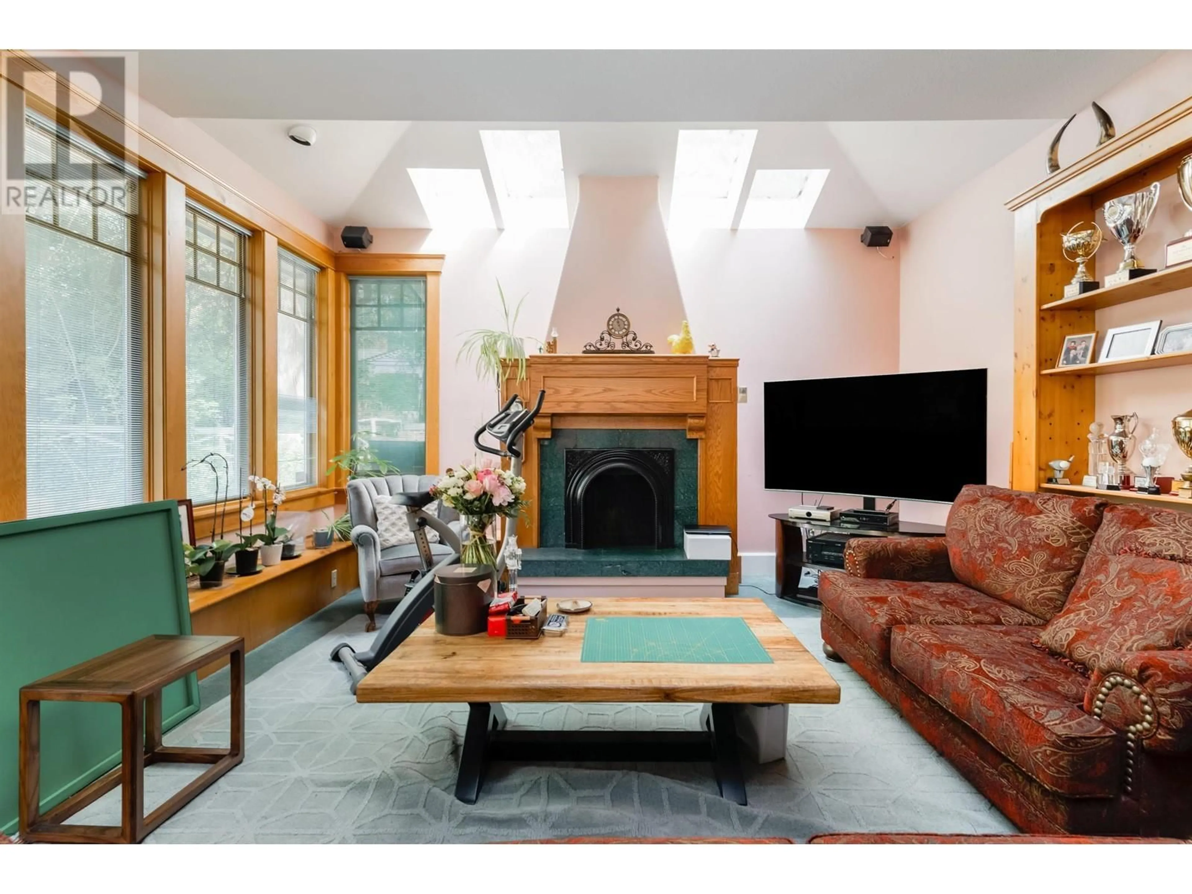 Living room with furniture, unknown for 1295 SINCLAIR STREET, West Vancouver British Columbia V7V3W3