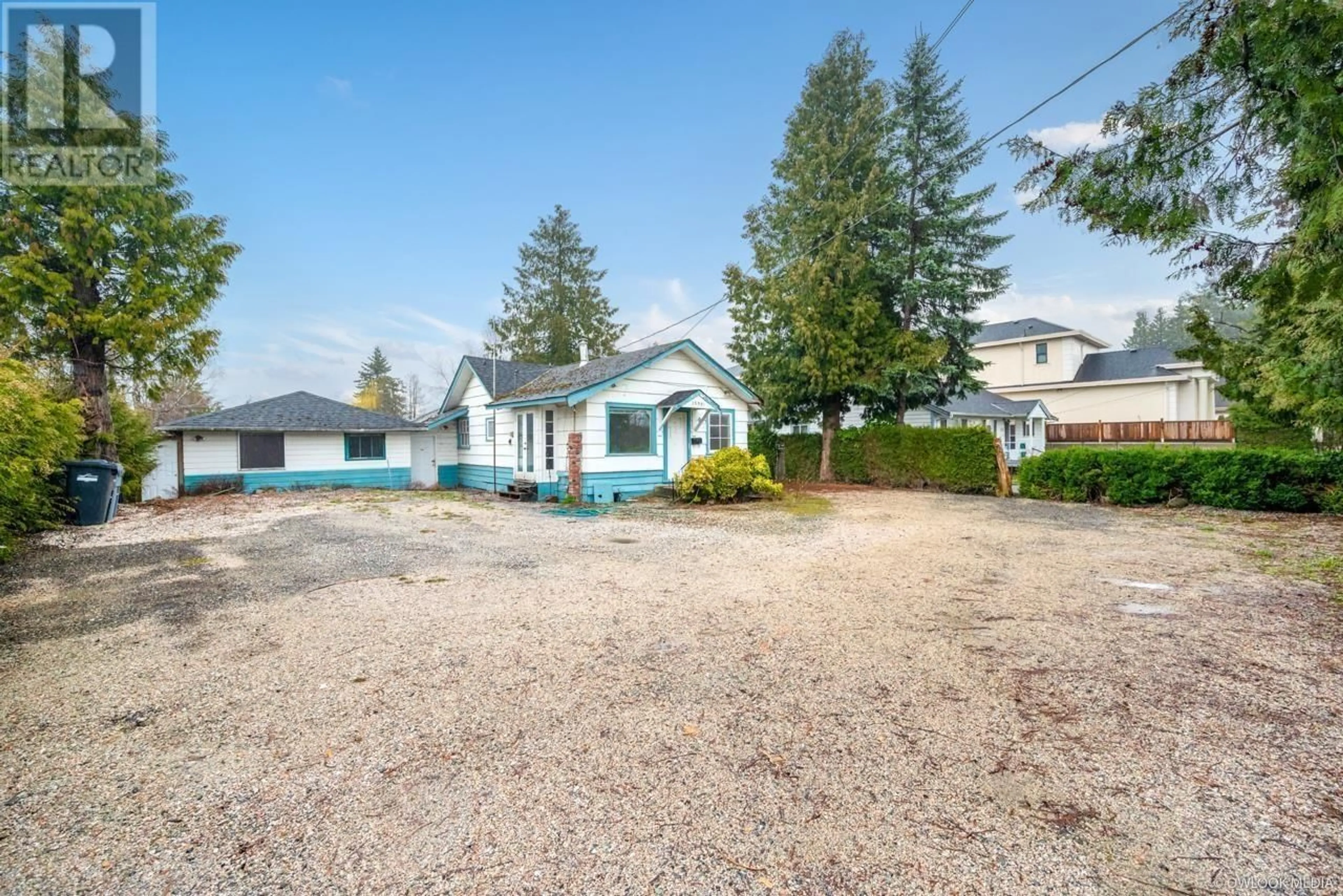 A pic from outside/outdoor area/front of a property/back of a property/a pic from drone, street for 13331 BLUNDELL ROAD, Richmond British Columbia V6W1B6