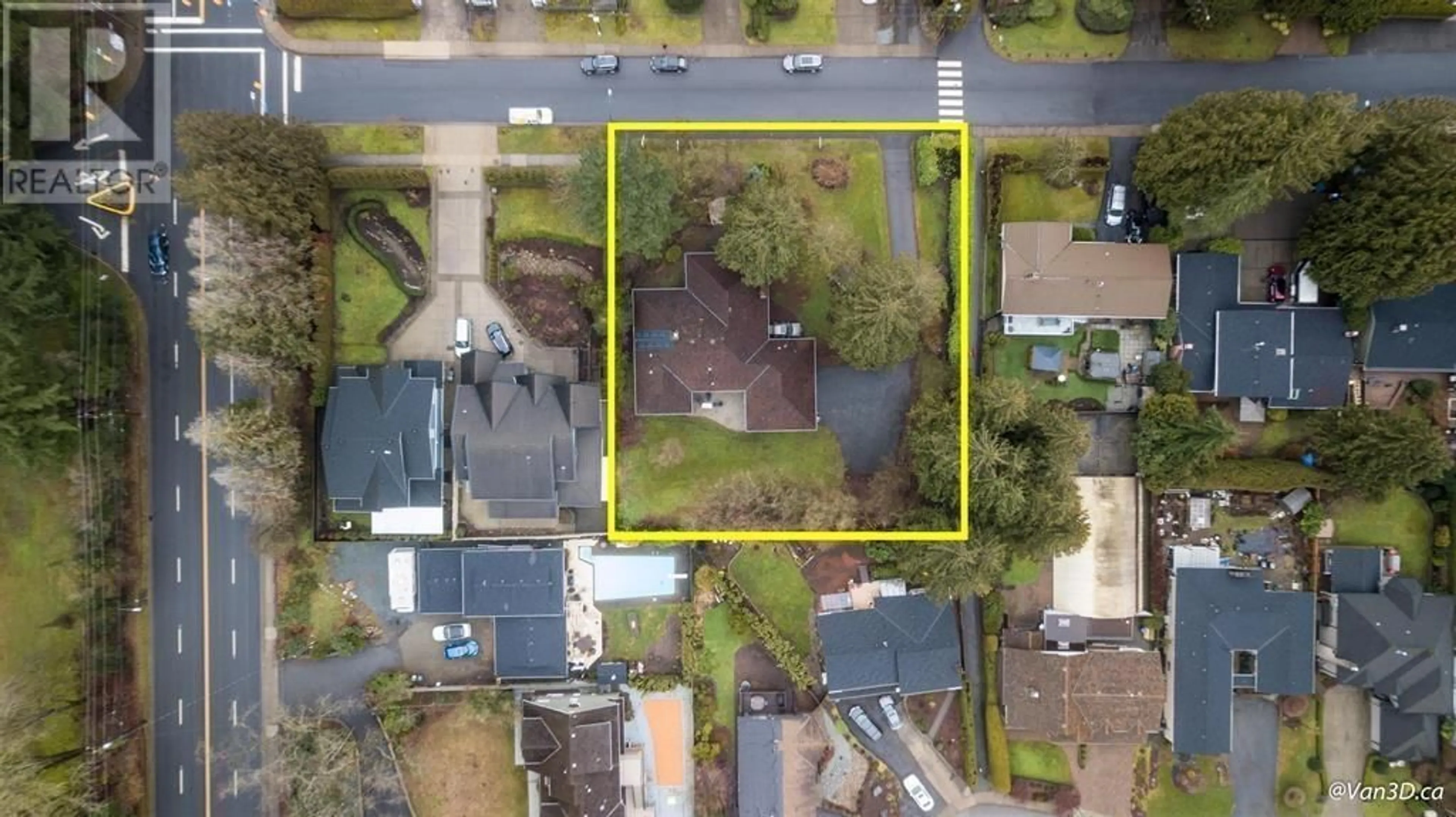 A pic from outside/outdoor area/front of a property/back of a property/a pic from drone, street for 450 WALKER STREET, Coquitlam British Columbia V3K4E3