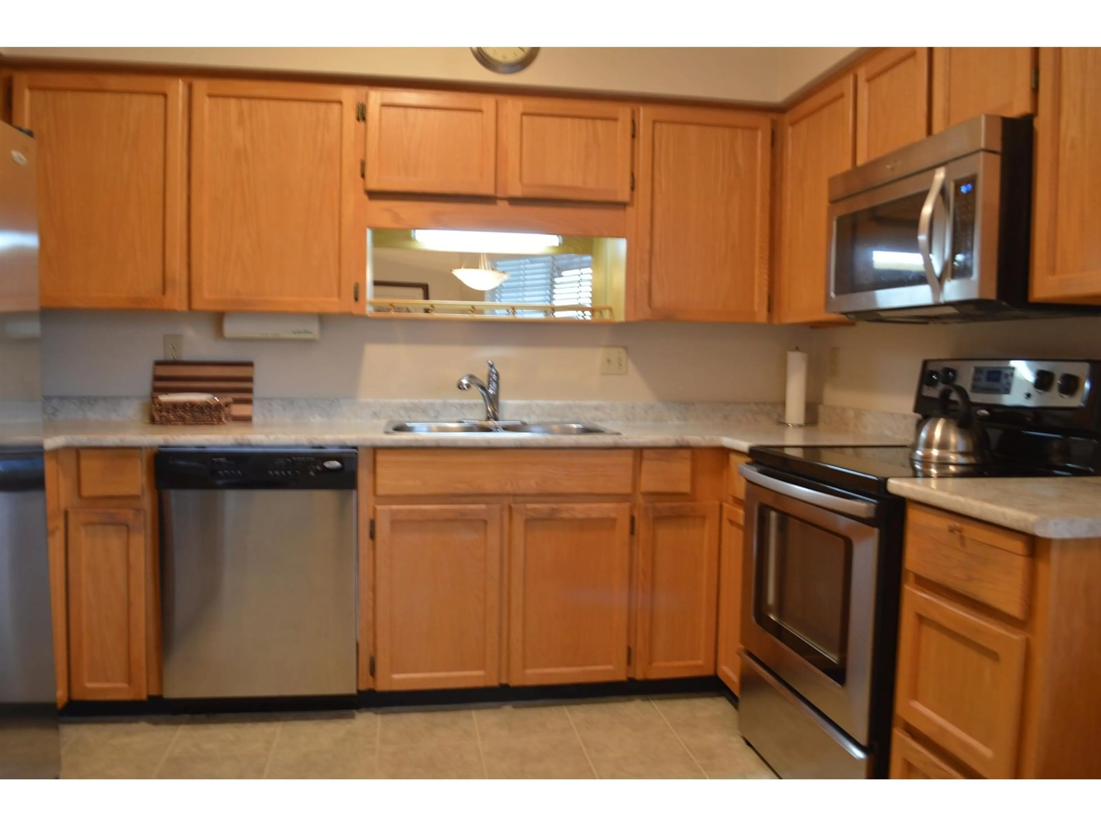 Standard kitchen, unknown for 3 3055 TRAFALGAR STREET, Abbotsford British Columbia V2S7X8