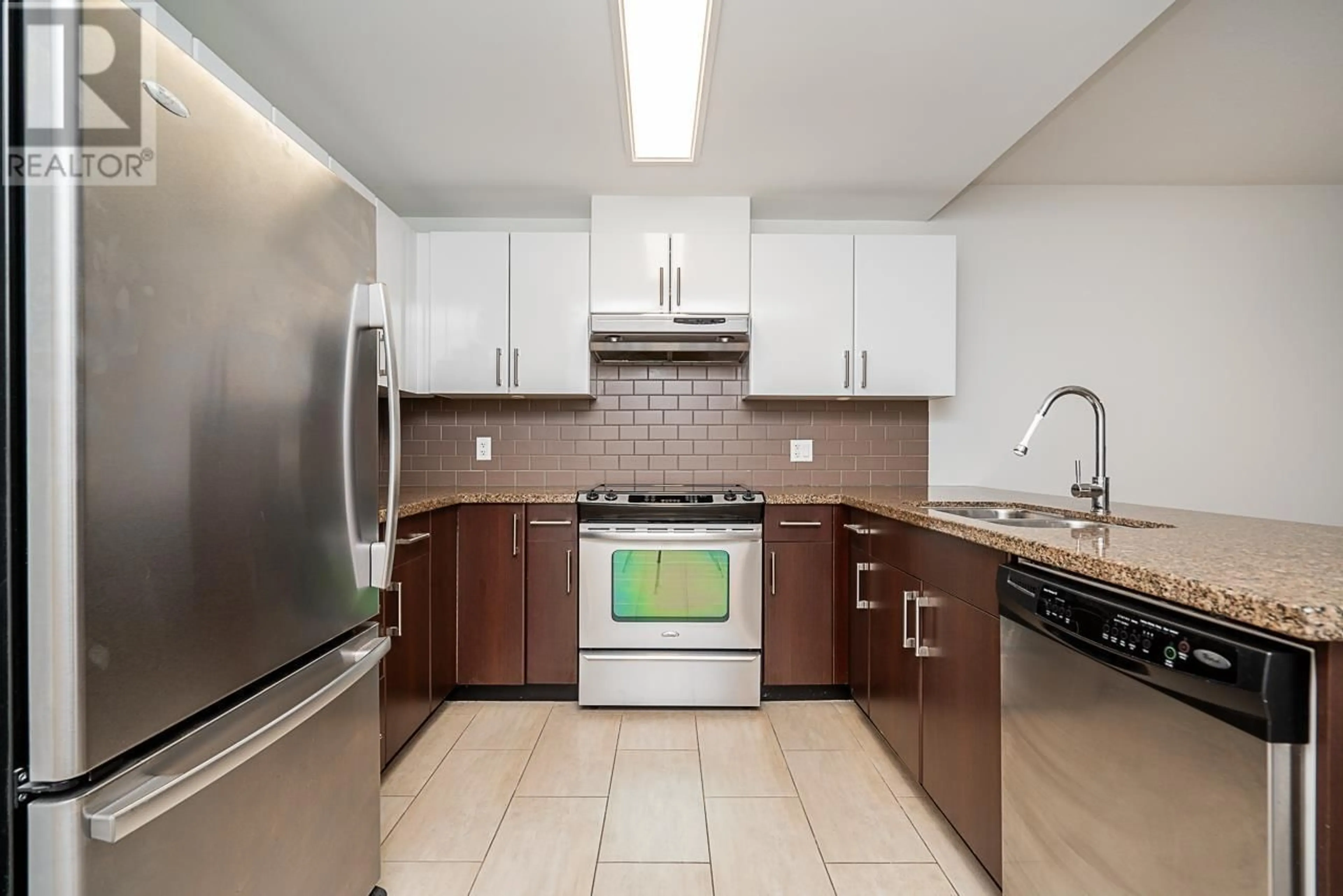 Standard kitchen, ceramic/tile floor for 306 14 BEGBIE STREET, New Westminster British Columbia V3M0C4