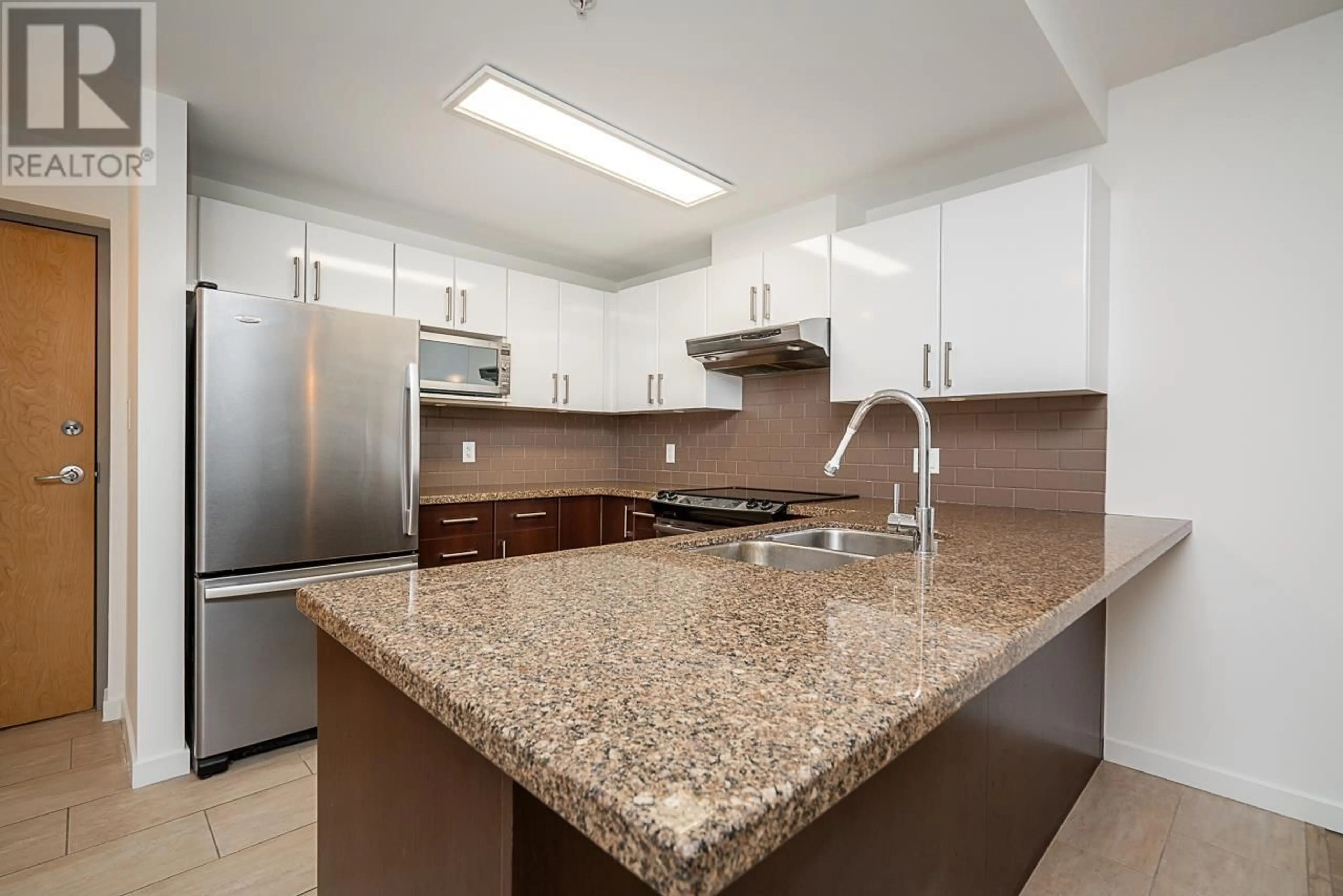 Standard kitchen, ceramic/tile floor for 306 14 BEGBIE STREET, New Westminster British Columbia V3M0C4