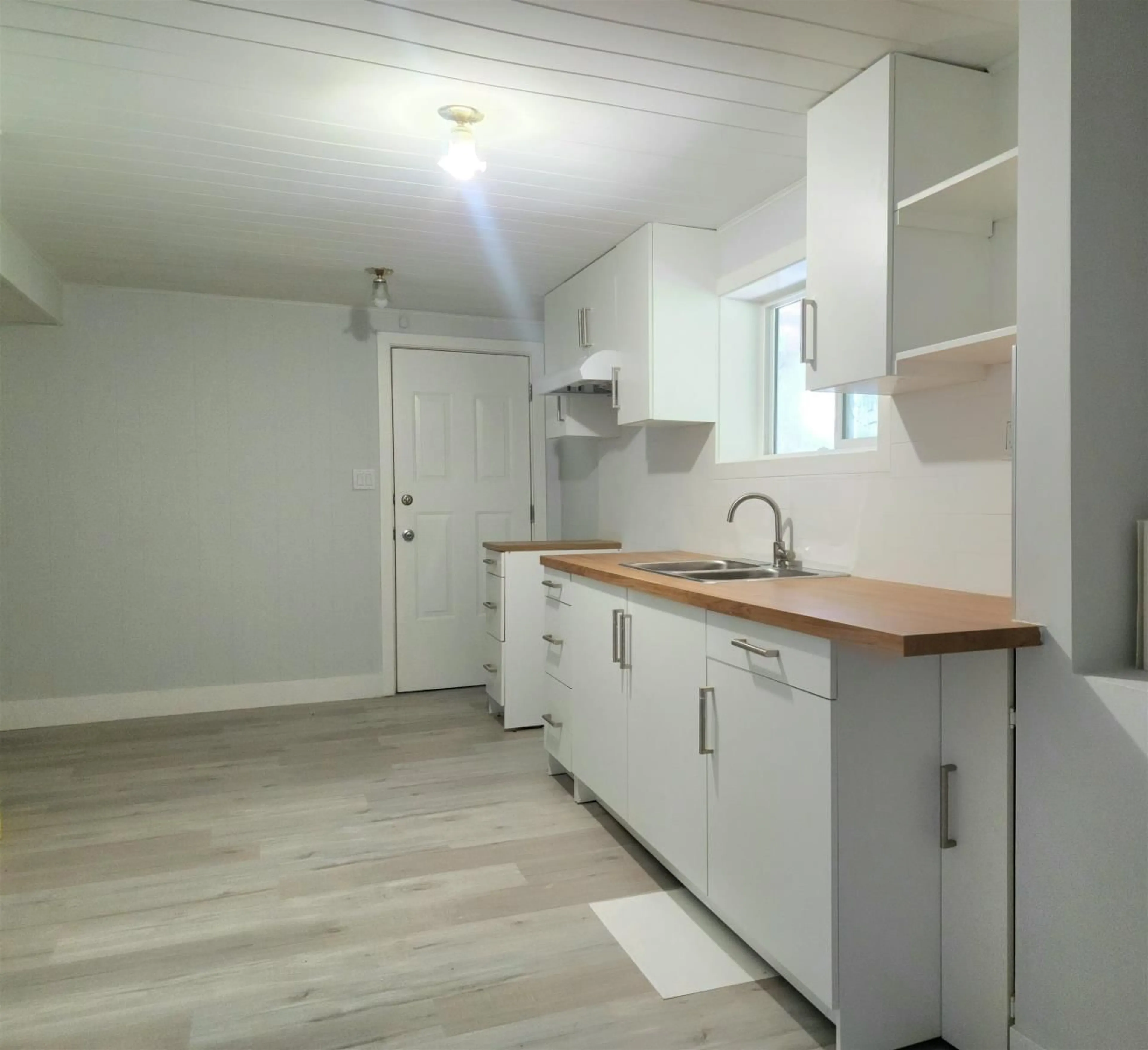Standard kitchen, unknown for 46075 AVALON AVENUE, Chilliwack British Columbia V2P3P8