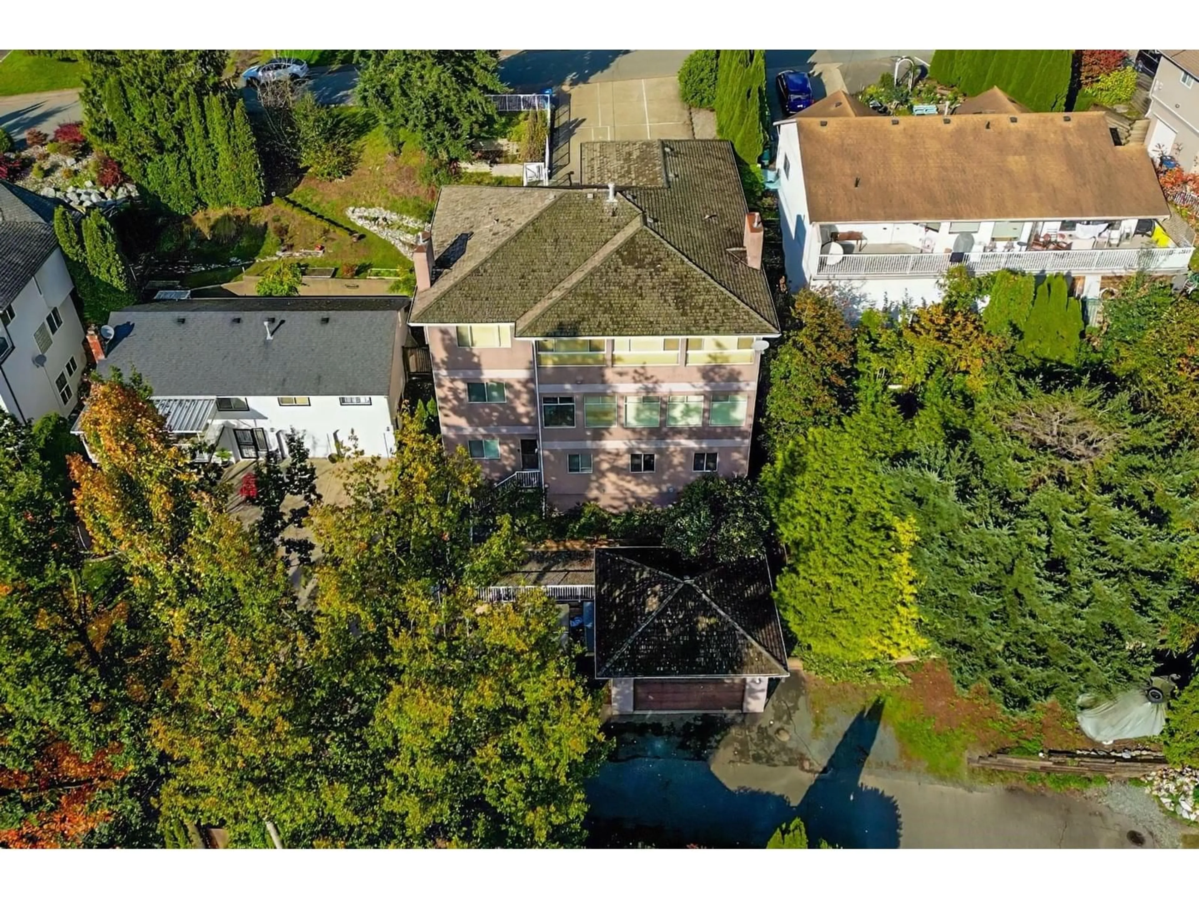 A pic from outside/outdoor area/front of a property/back of a property/a pic from drone, unknown for 34250 FRASER STREET, Abbotsford British Columbia V2S1X9