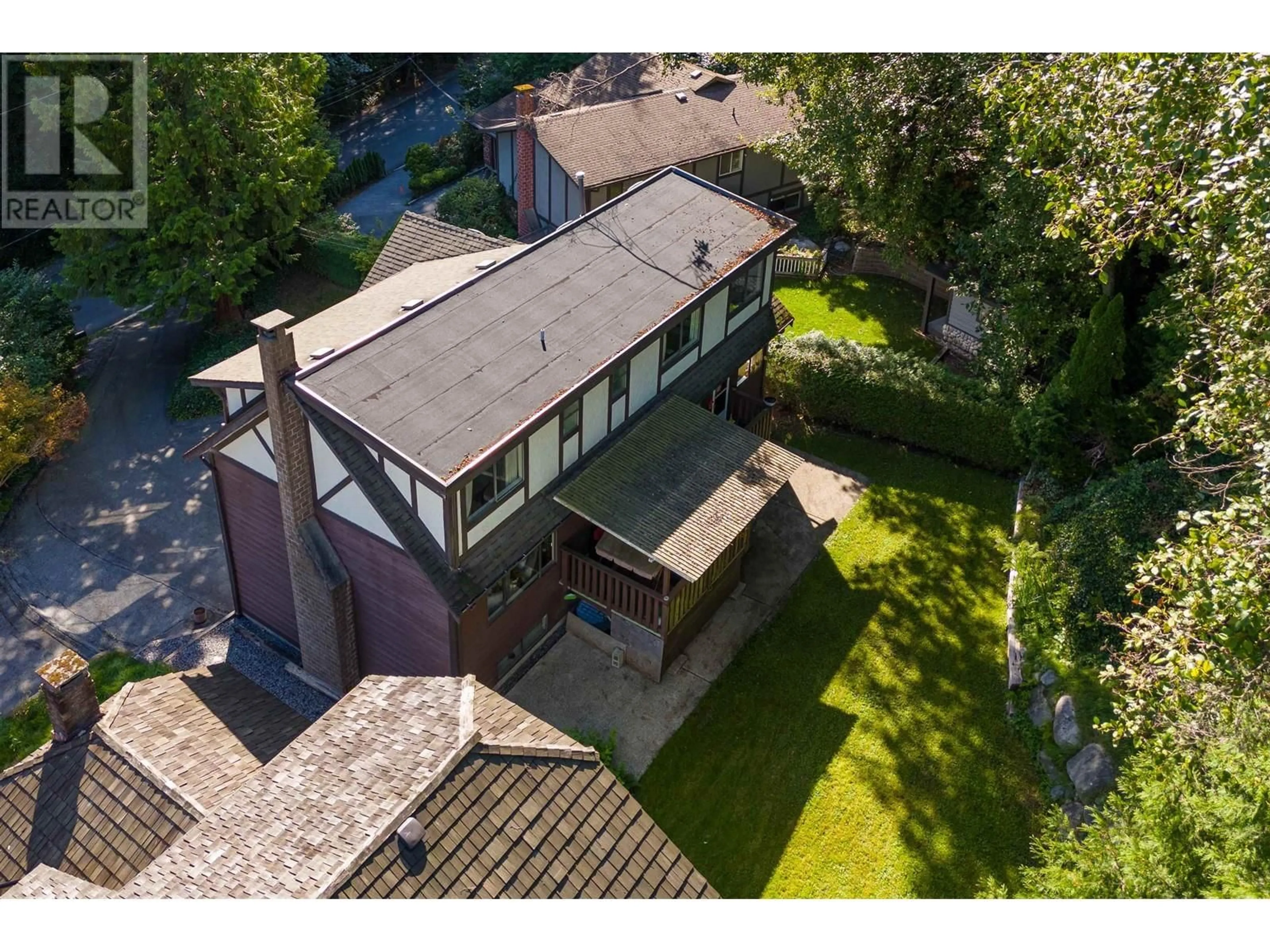 A pic from outside/outdoor area/front of a property/back of a property/a pic from drone, unknown for 864 WELLINGTON DRIVE, North Vancouver British Columbia V7K1K7