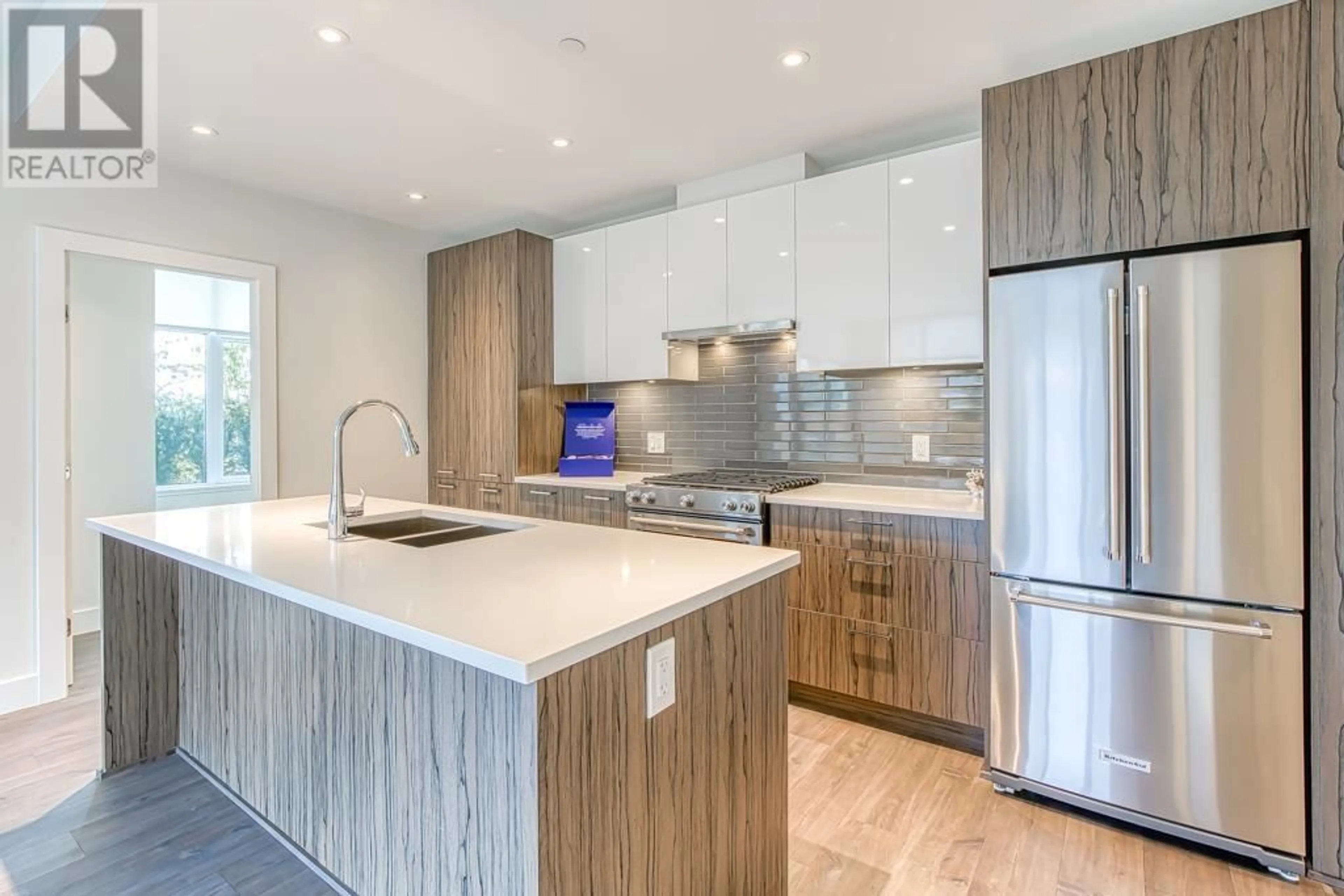 Contemporary kitchen, wood/laminate floor for 107 258 NELSON'S COURT, New Westminster British Columbia V3L0J9