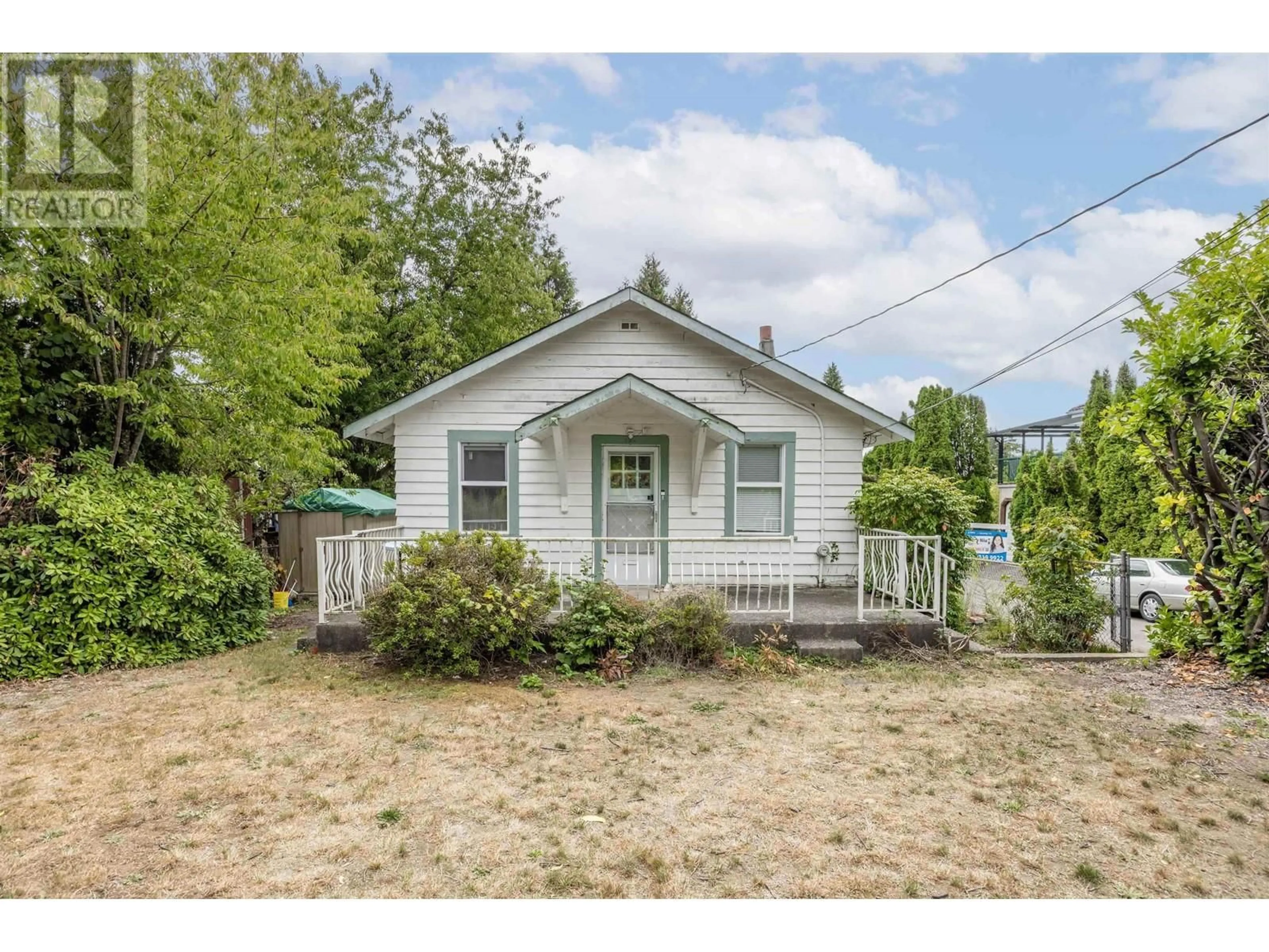 A pic from outside/outdoor area/front of a property/back of a property/a pic from drone, street for 634 ROCHESTER AVENUE, Coquitlam British Columbia V3K2V7