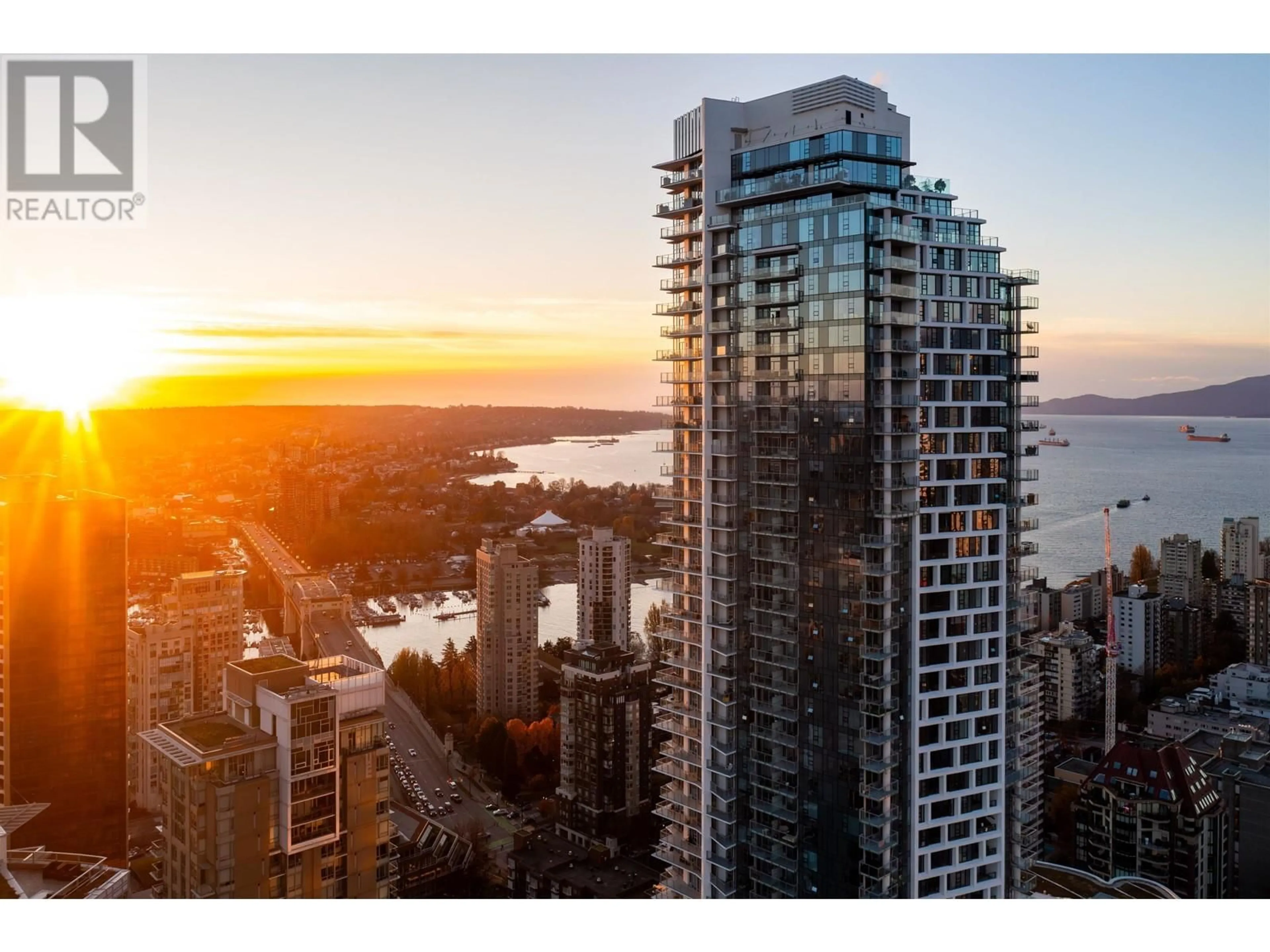 A pic from outside/outdoor area/front of a property/back of a property/a pic from drone, city buildings view from balcony for 3601 1289 HORNBY STREET, Vancouver British Columbia V6Z0G7