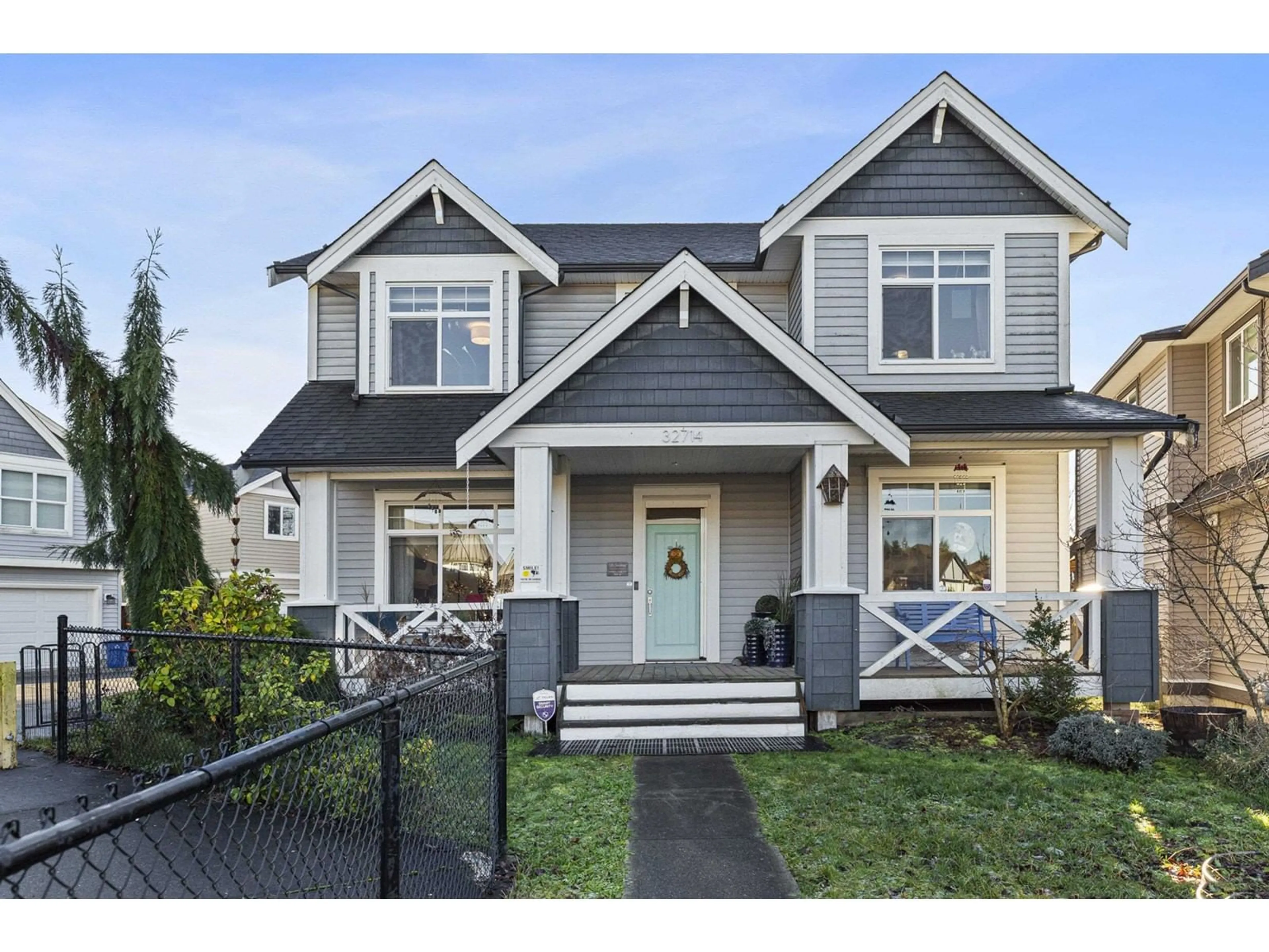 Home with vinyl exterior material, street for 32714 APPLEBY, Mission British Columbia V4S0A4