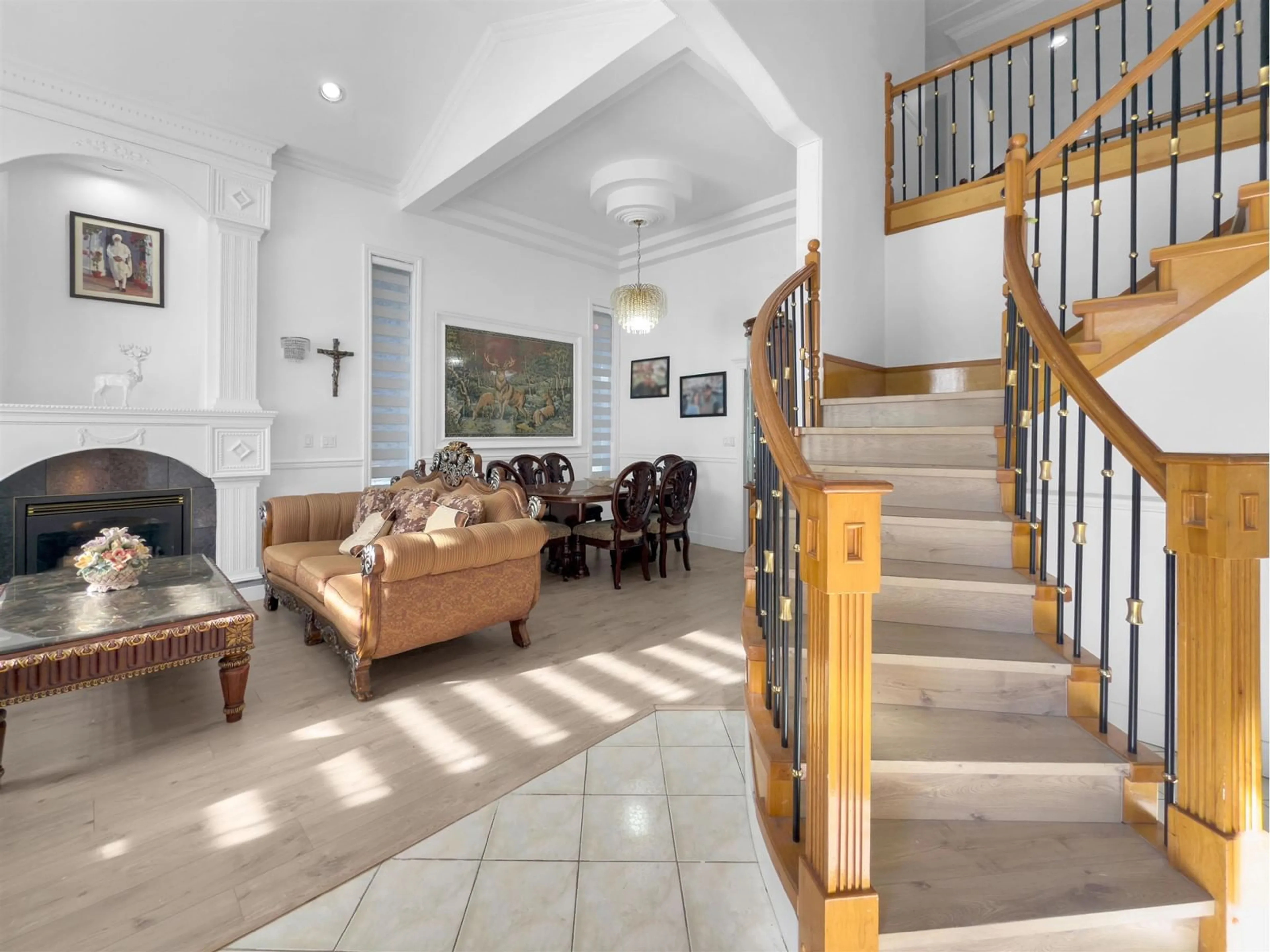 Indoor foyer for 7207 130, Surrey British Columbia V3W4J8