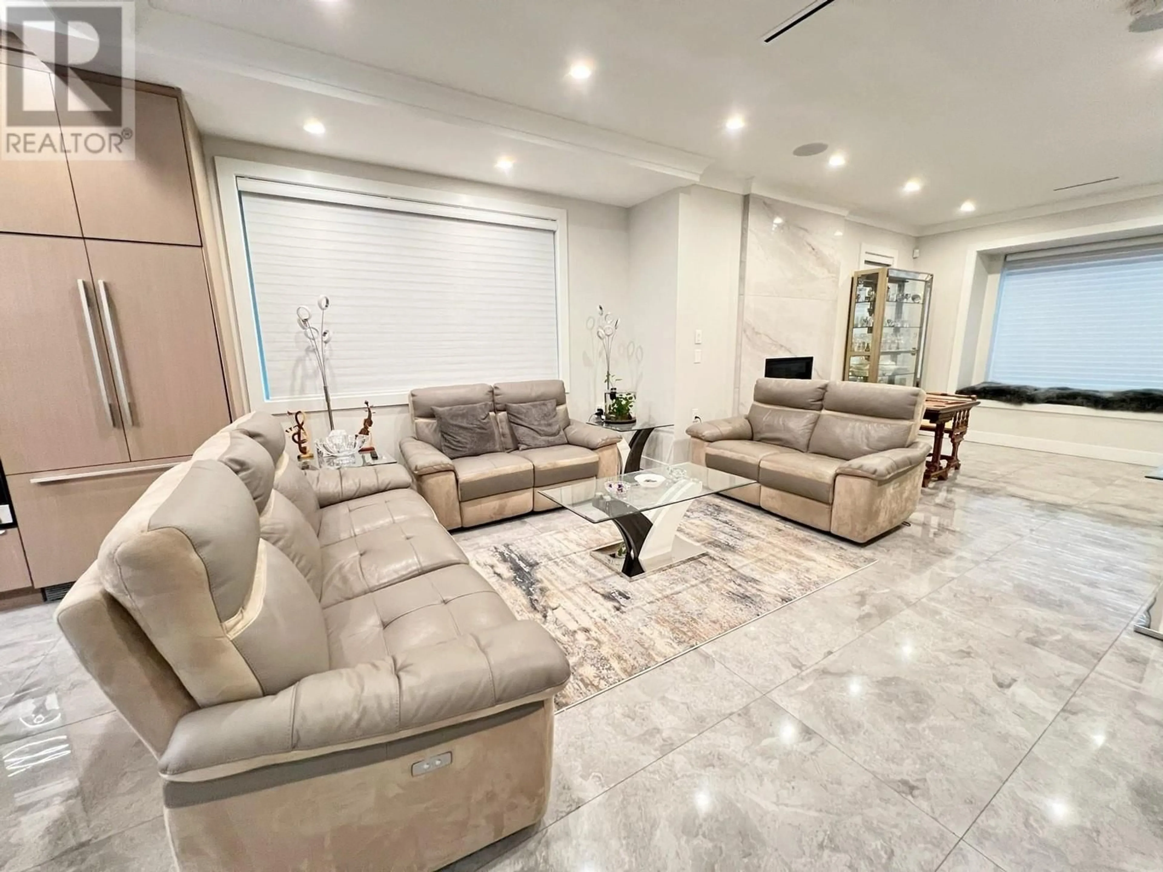 Living room with furniture, ceramic/tile floor for 6576 YEW STREET, Vancouver British Columbia V6P5V9