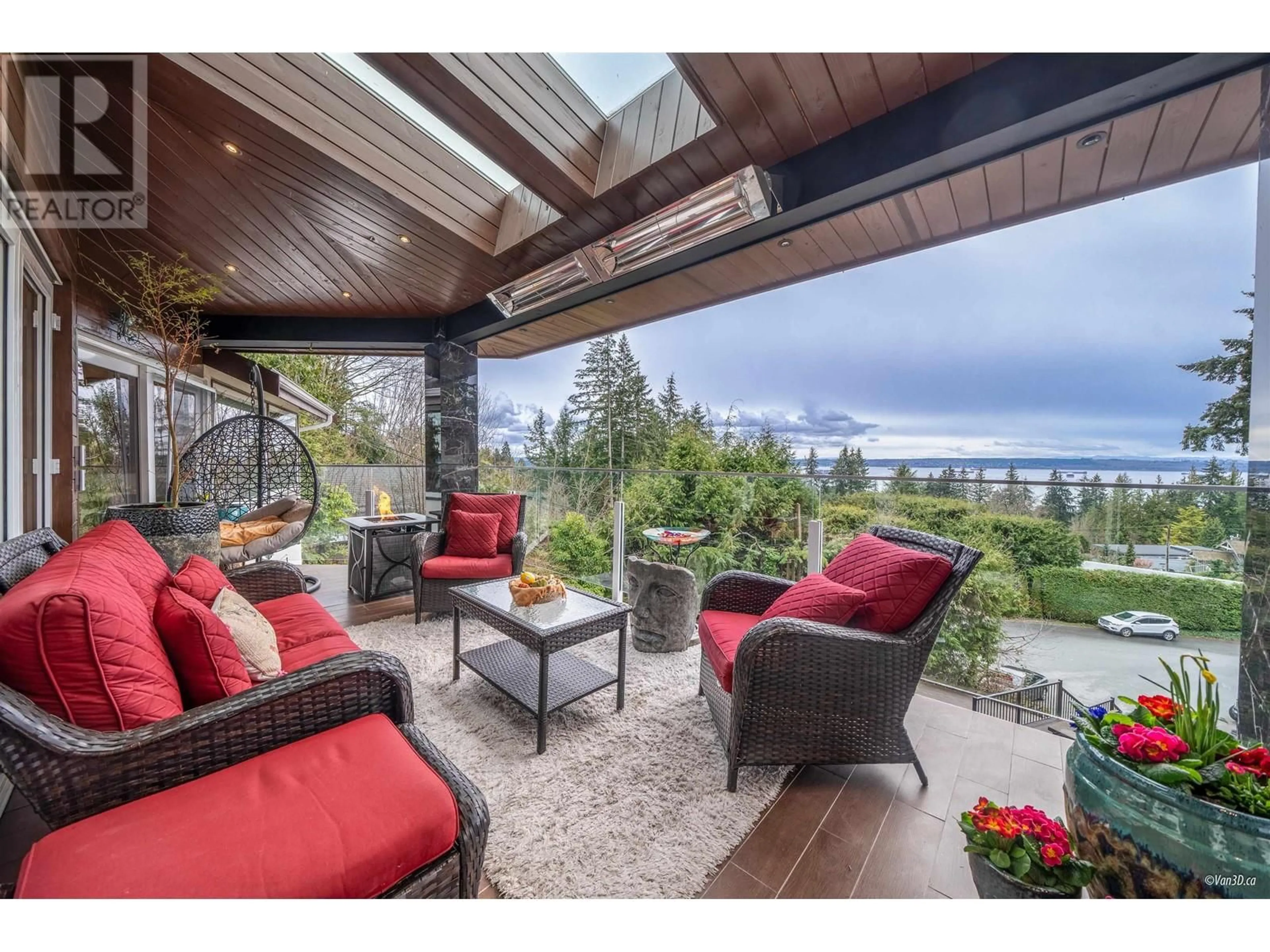 Patio, water/lake/river/ocean view for 2939 ALTAMONT PLACE, West Vancouver British Columbia V7S3C3