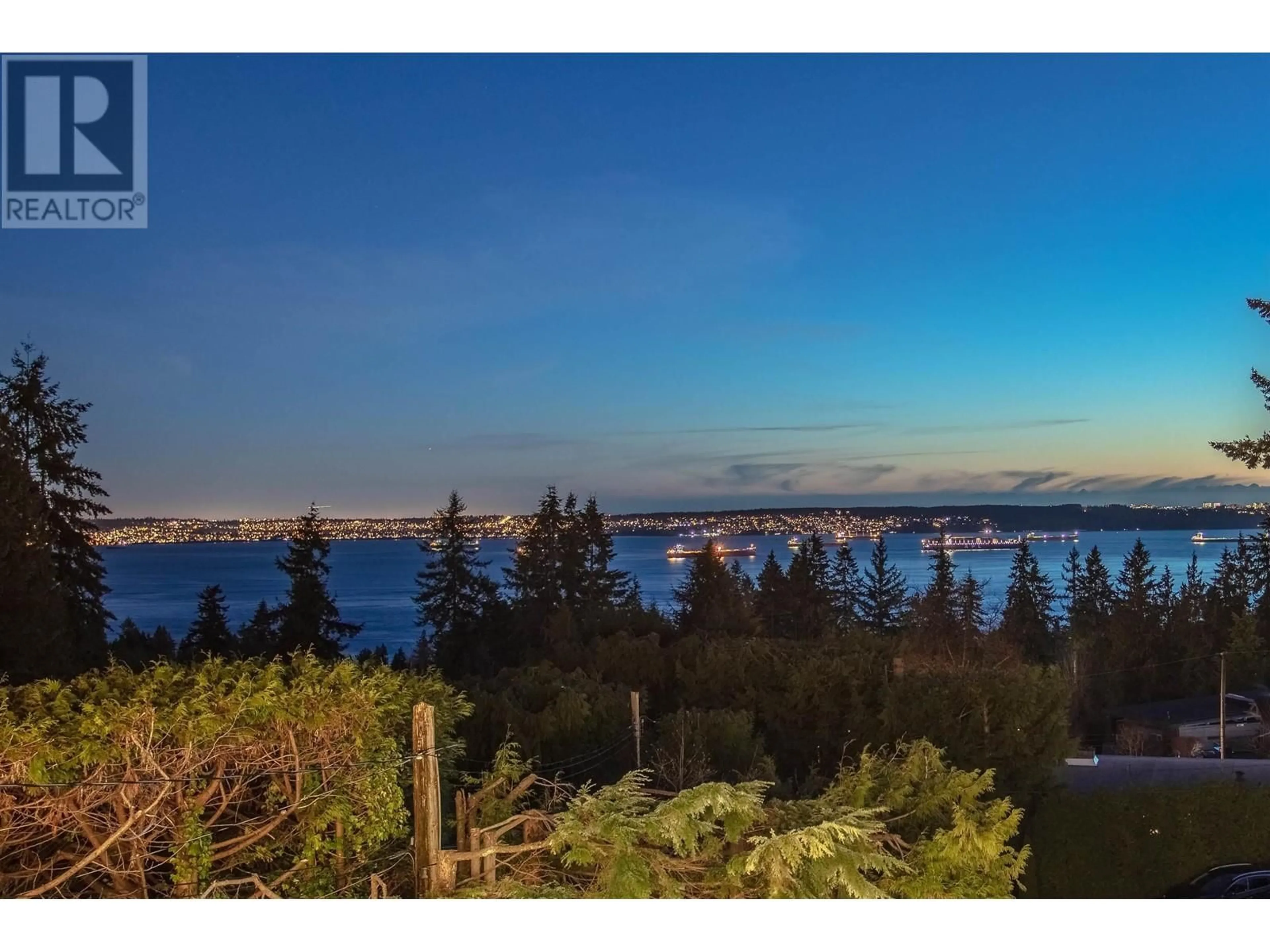 A pic from outside/outdoor area/front of a property/back of a property/a pic from drone, water/lake/river/ocean view for 2939 ALTAMONT PLACE, West Vancouver British Columbia V7S3C3