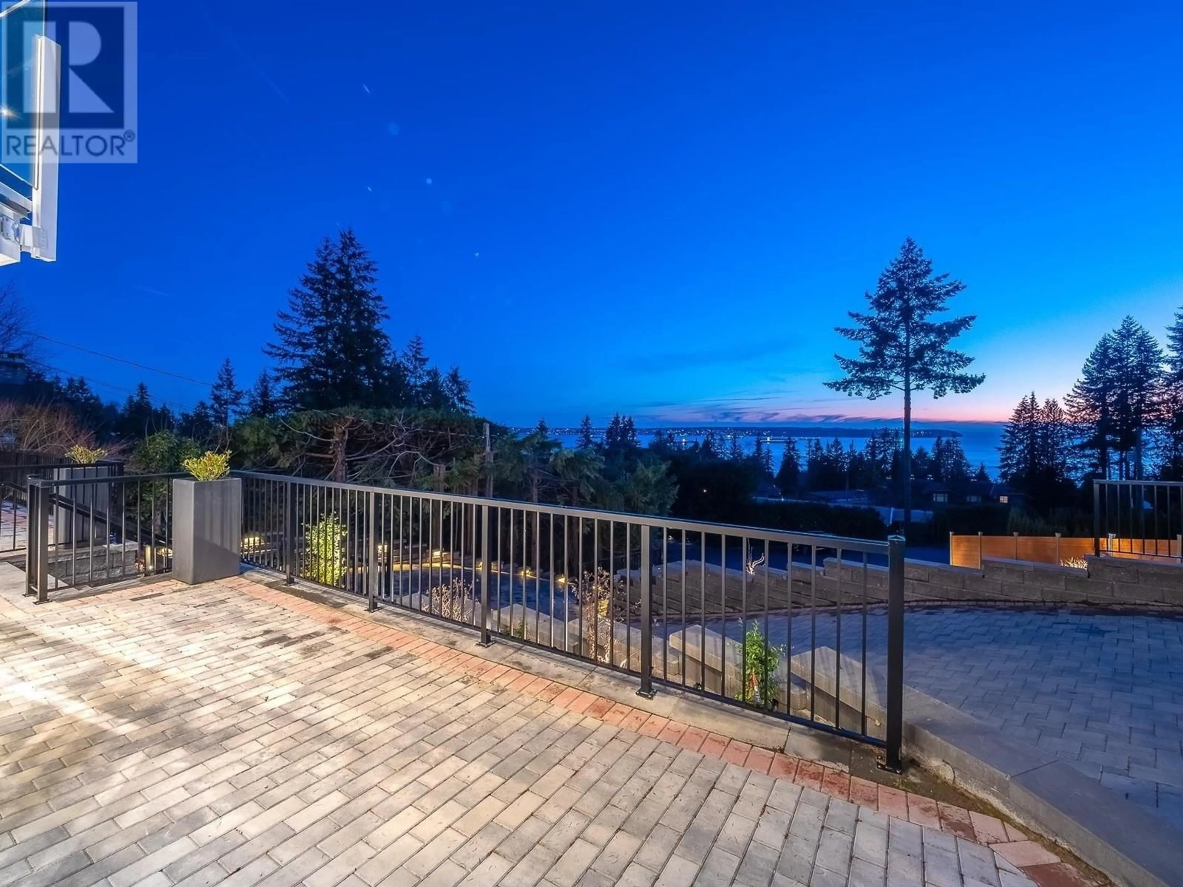 Patio, water/lake/river/ocean view for 2939 ALTAMONT PLACE, West Vancouver British Columbia V7S3C3