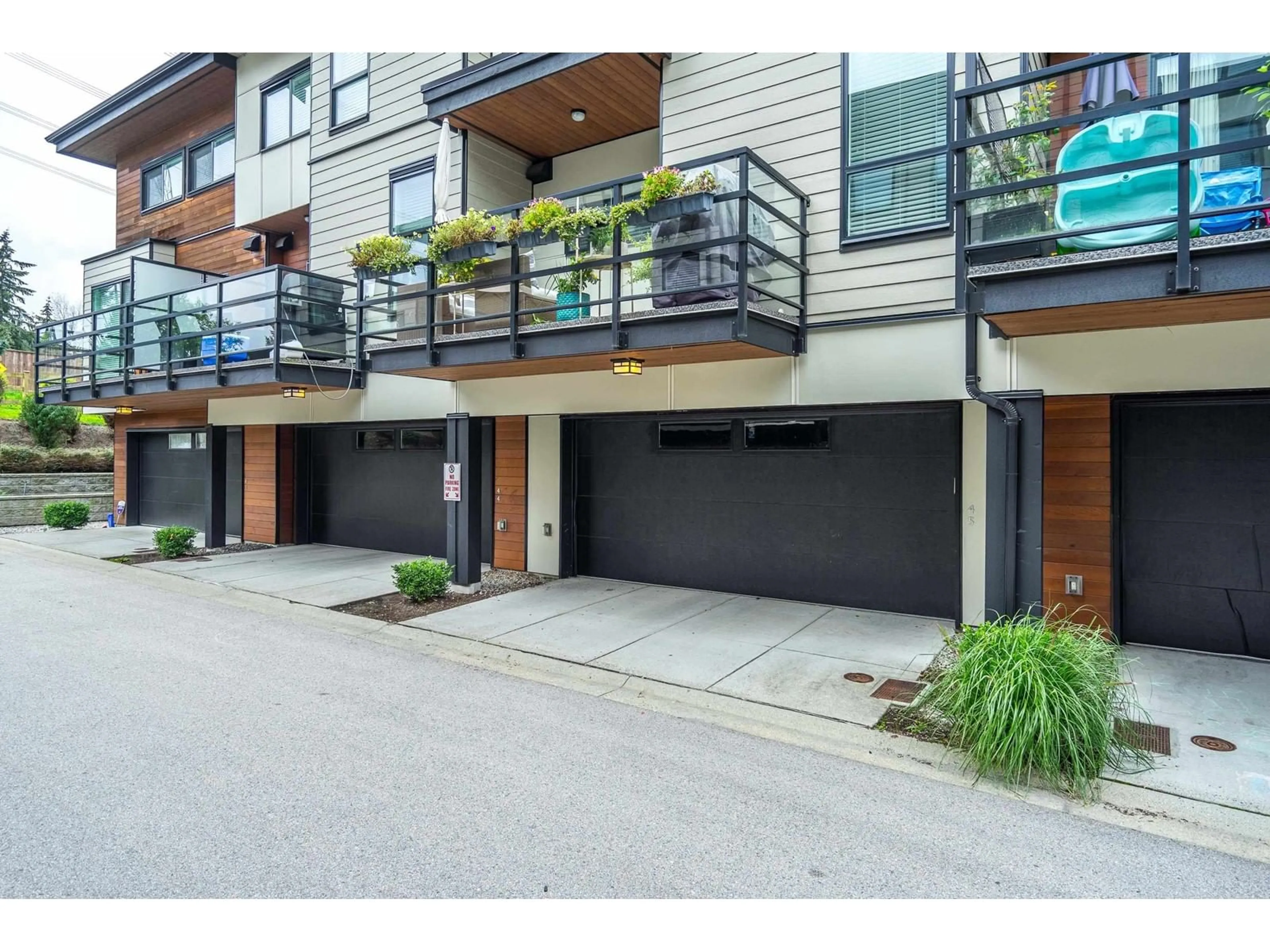 Patio, street for 45 - 15688 28, Surrey British Columbia V3Z0N1