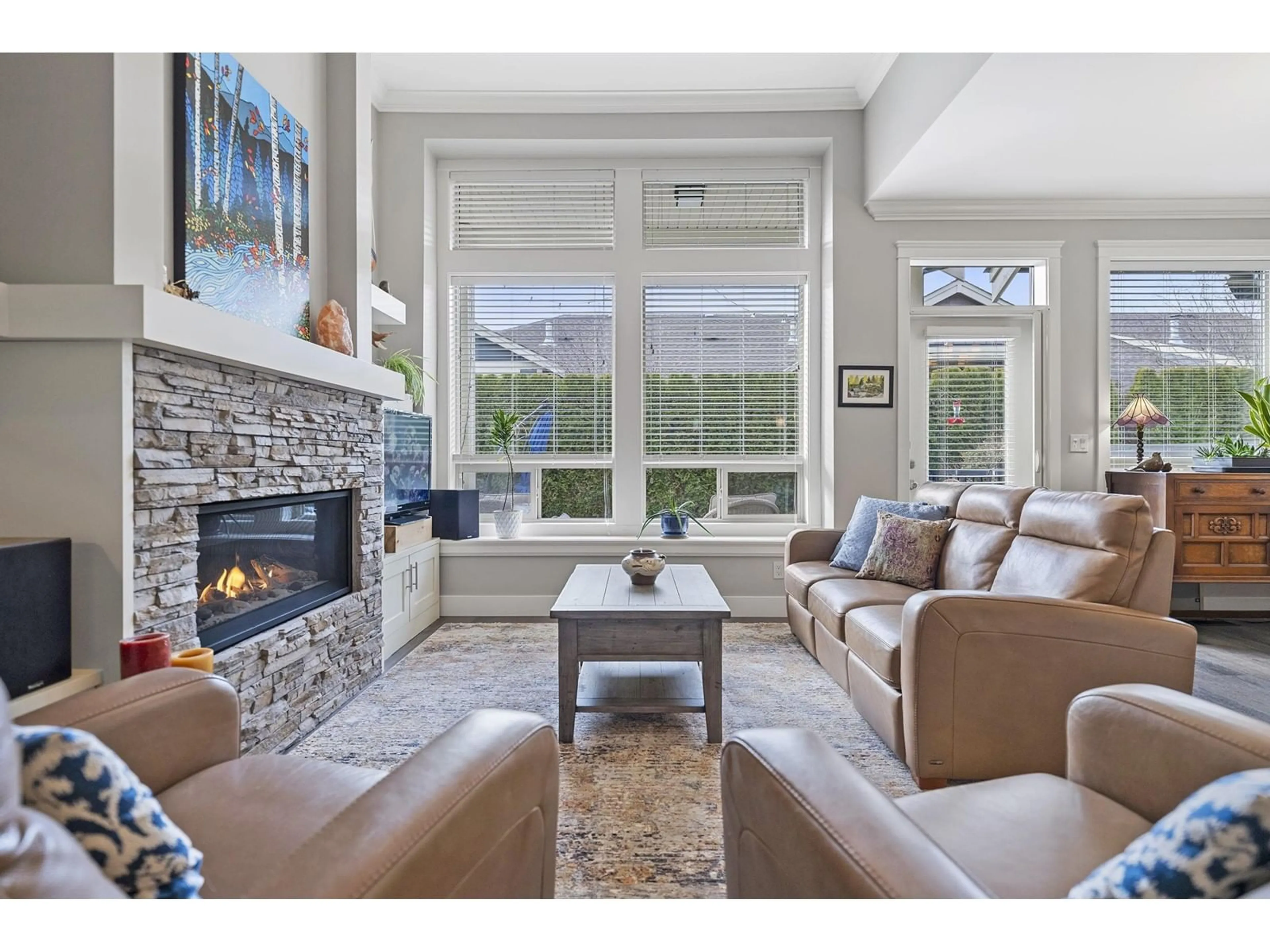 Living room with furniture, ceramic/tile floor for 56 - 350 174, Surrey British Columbia V3Z2N8