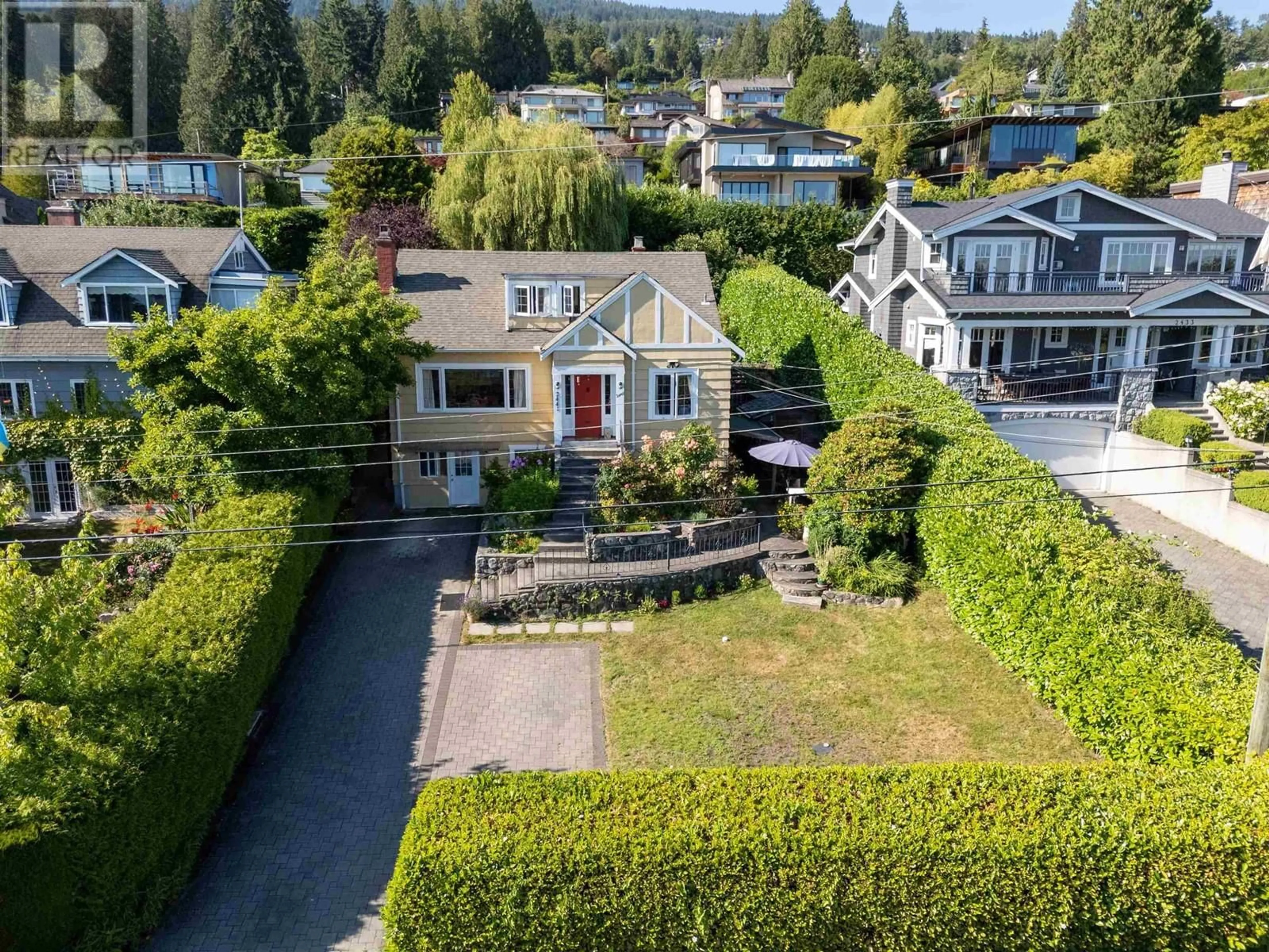 A pic from outside/outdoor area/front of a property/back of a property/a pic from drone, street for 2441 NELSON AVENUE, West Vancouver British Columbia V7V2R3