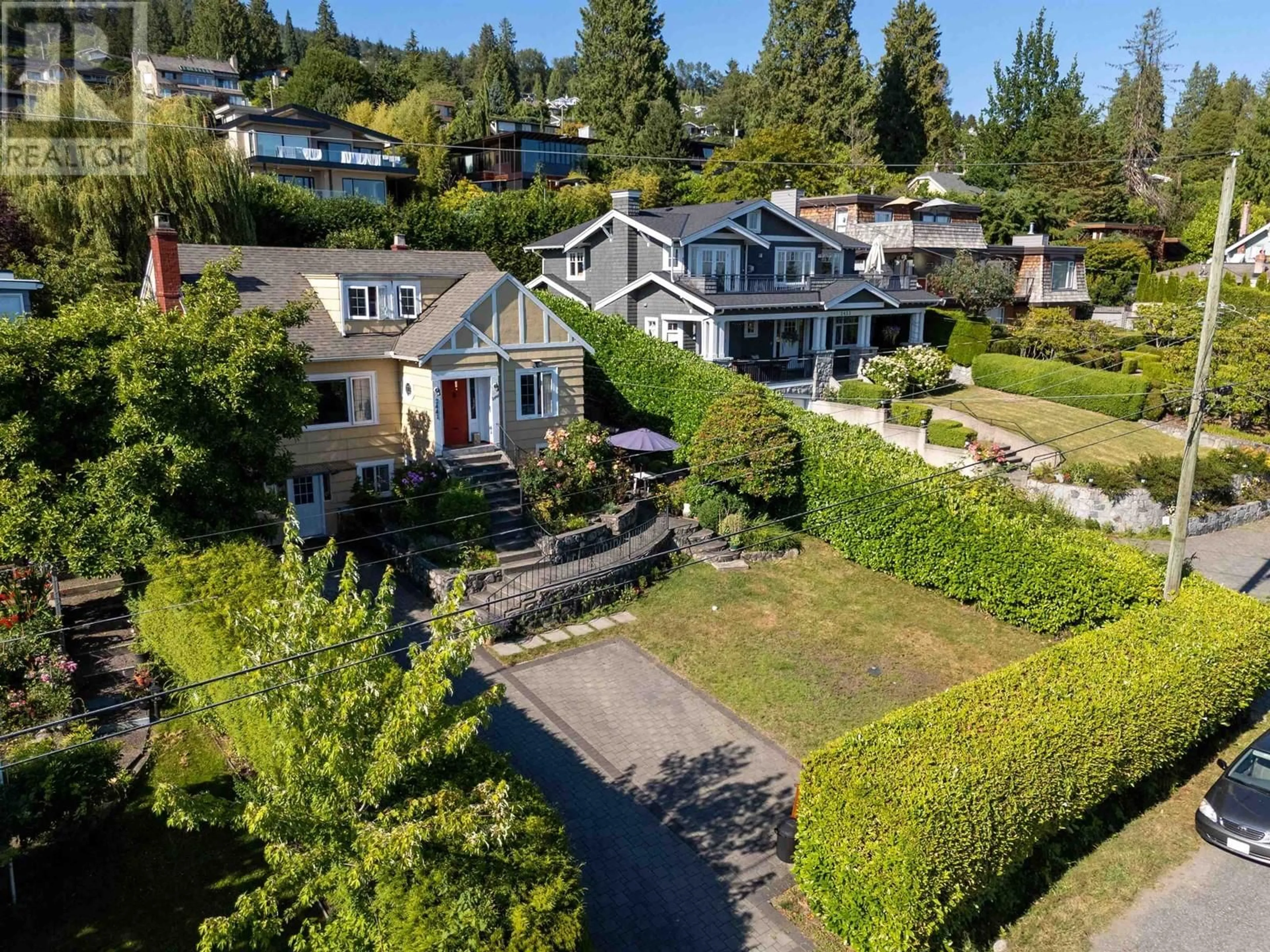 A pic from outside/outdoor area/front of a property/back of a property/a pic from drone, unknown for 2441 NELSON AVENUE, West Vancouver British Columbia V7V2R3