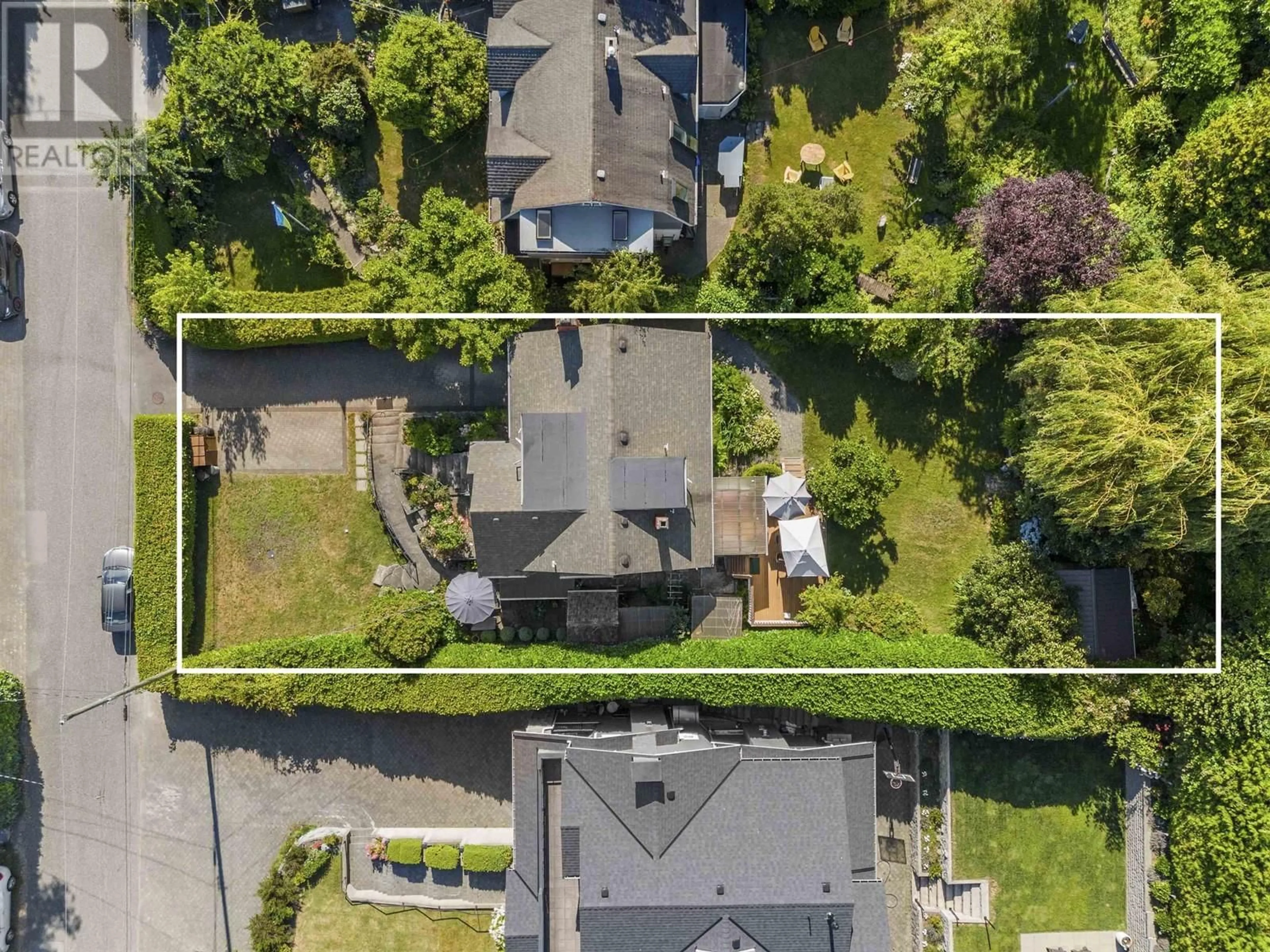 A pic from outside/outdoor area/front of a property/back of a property/a pic from drone, street for 2441 NELSON AVENUE, West Vancouver British Columbia V7V2R3