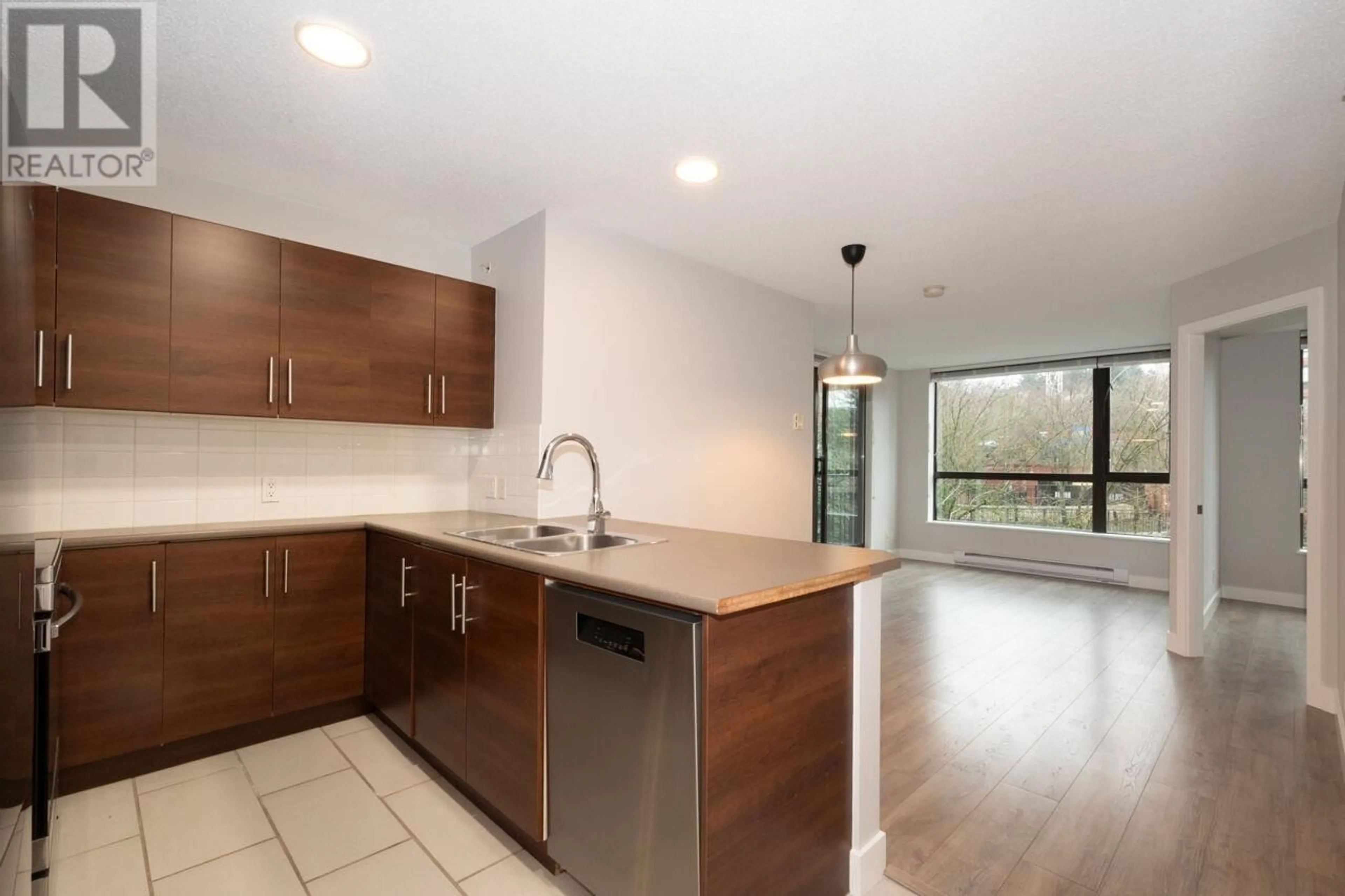 Open concept kitchen, unknown for 404 833 AGNES STREET, New Westminster British Columbia V3M0B1