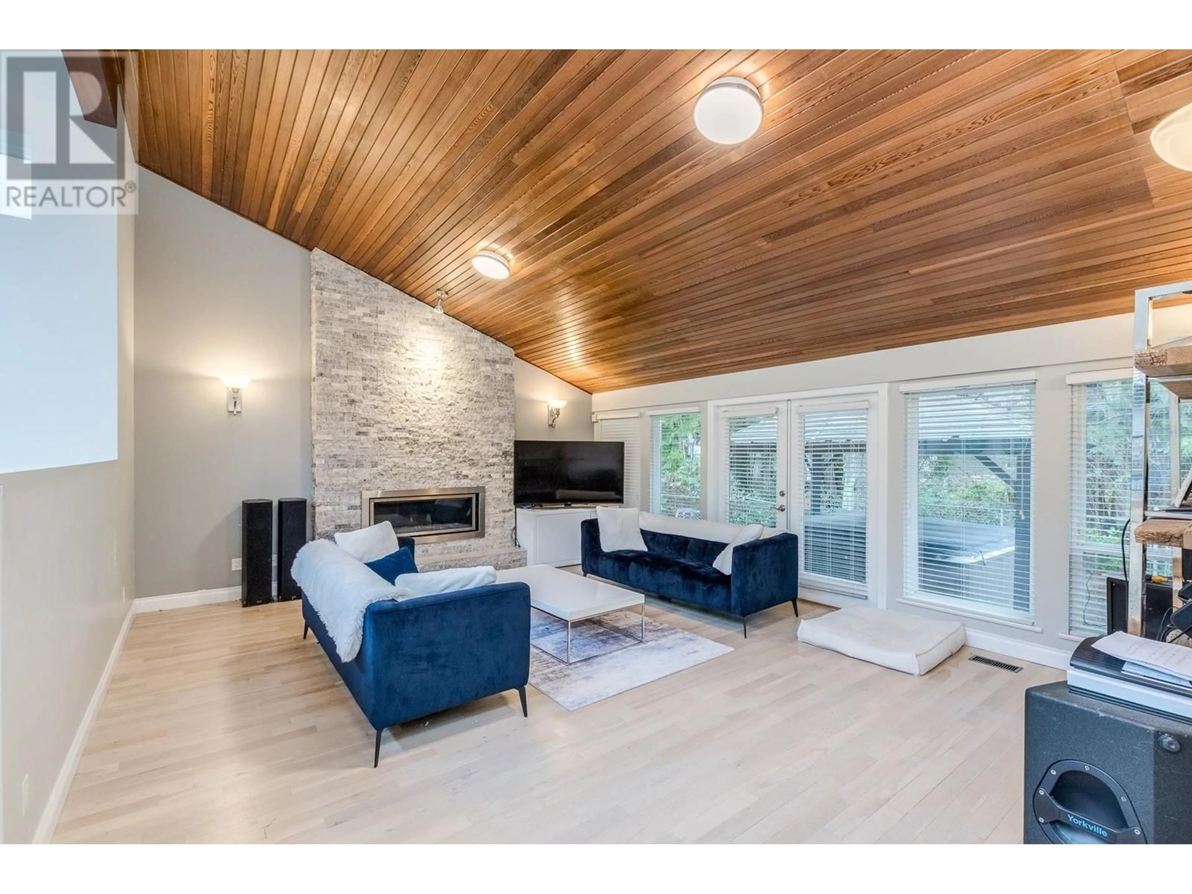 Living room with furniture, wood/laminate floor for 3329 THOR COURT, Coquitlam British Columbia V3E3A7