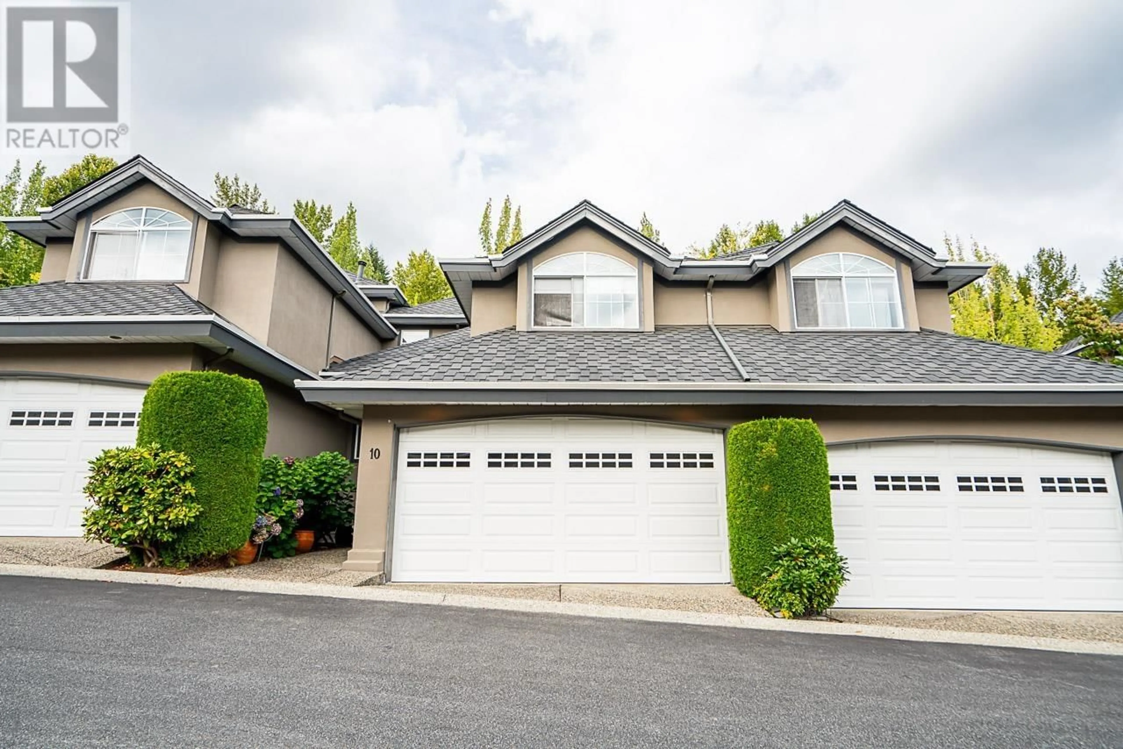 Home with vinyl exterior material, street for 10 2990 PANORAMA DRIVE, Coquitlam British Columbia V3E2W5