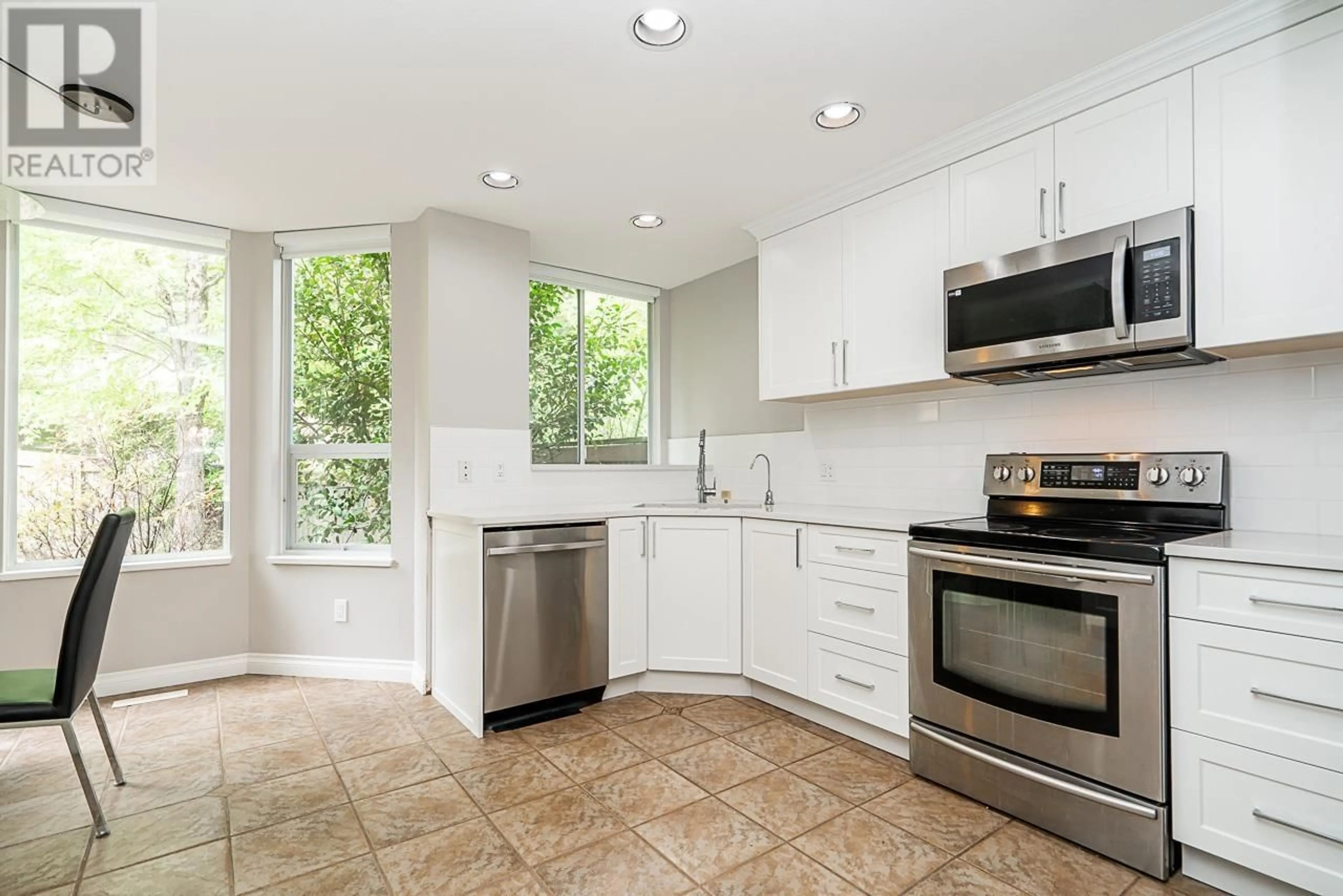 Standard kitchen, ceramic/tile floor for 10 2990 PANORAMA DRIVE, Coquitlam British Columbia V3E2W5