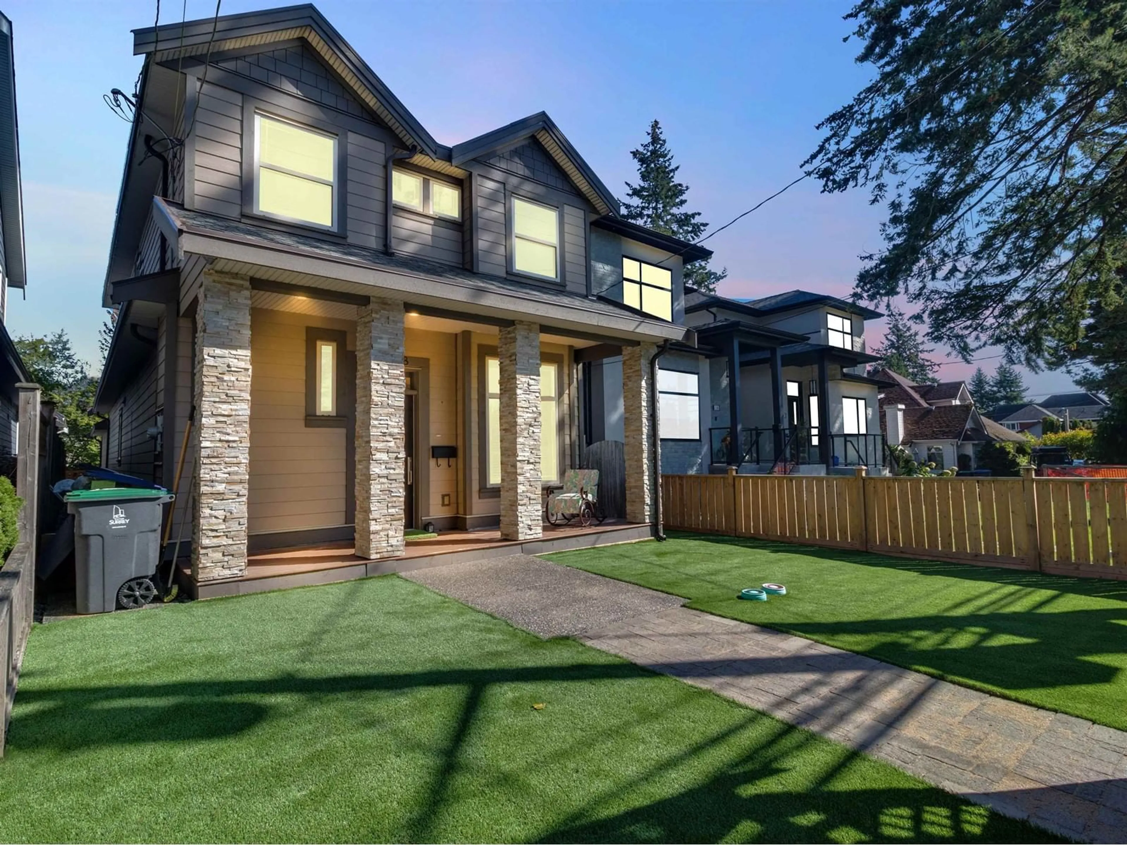 Home with vinyl exterior material, street for 1748 140 STREET, Surrey British Columbia V4A4G9