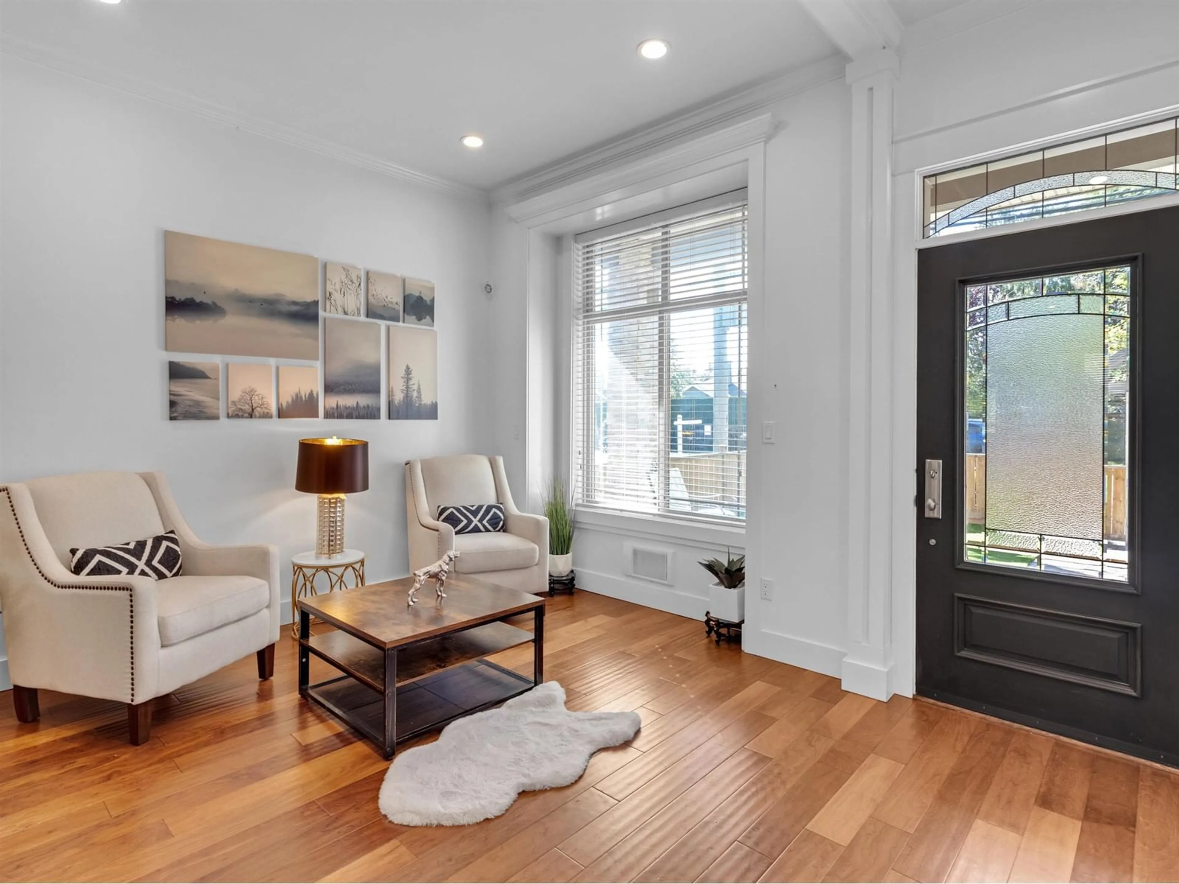 Living room with furniture, wood/laminate floor for 1748 140 STREET, Surrey British Columbia V4A4G9