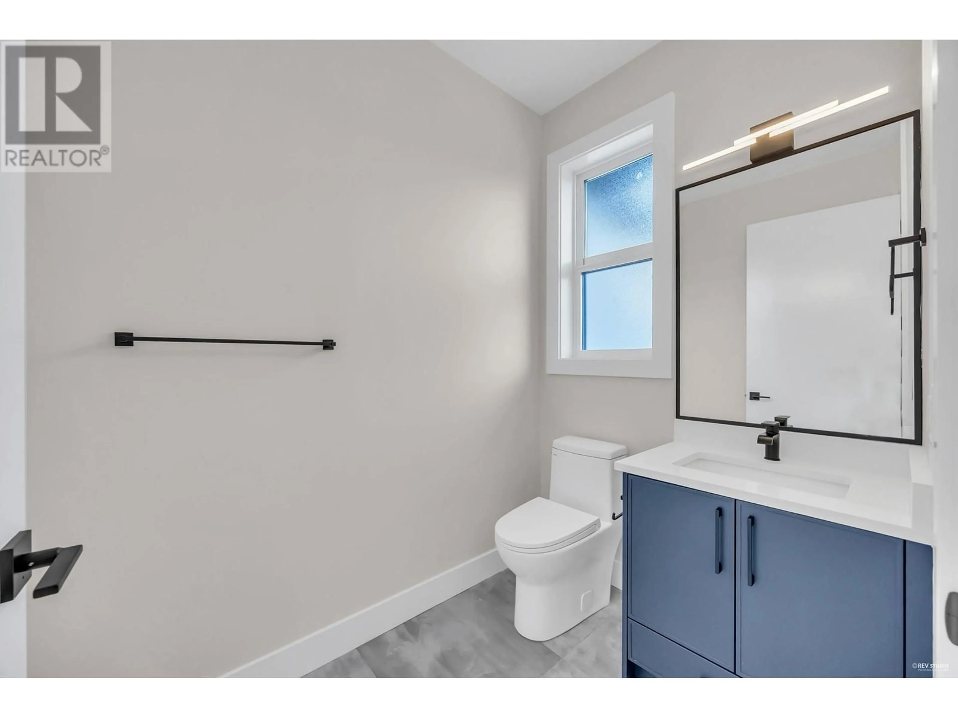 Standard bathroom, ceramic/tile floor for 2 11384 207 STREET, Maple Ridge British Columbia V2X1W6