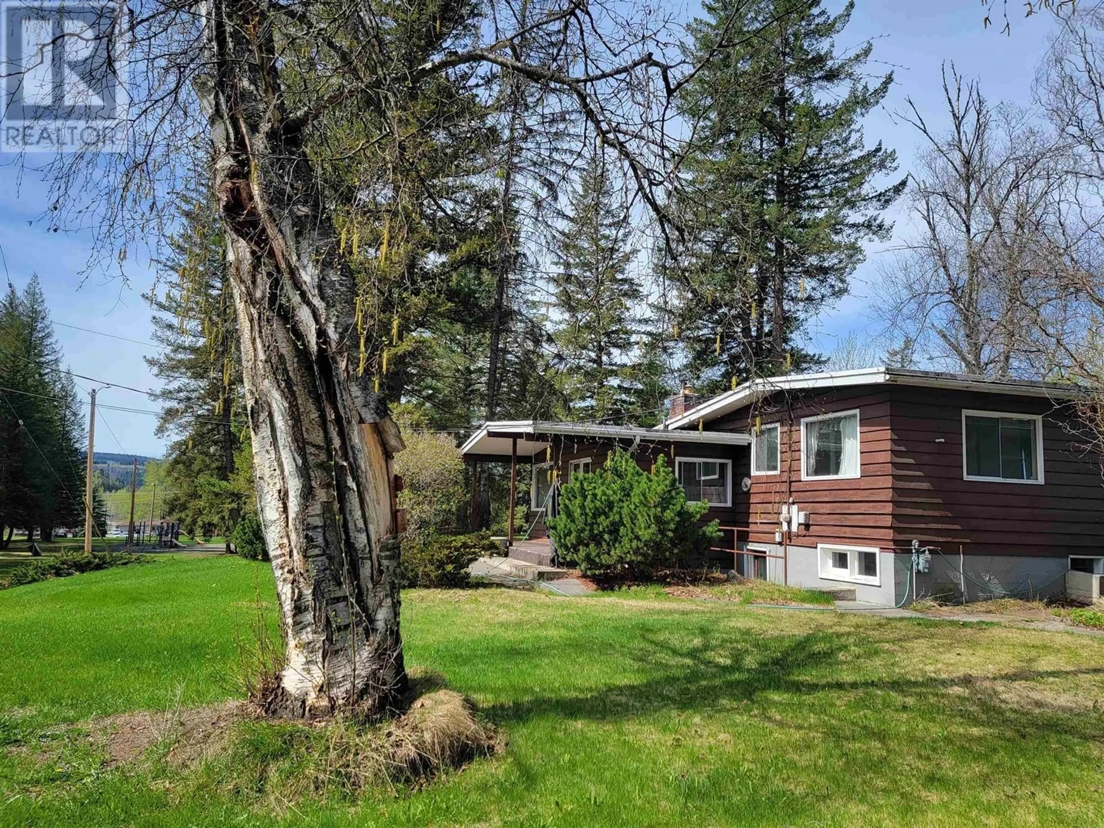 A pic from outside/outdoor area/front of a property/back of a property/a pic from drone, forest/trees view for 910 GRAHAM AVENUE, Quesnel British Columbia V2J3C8