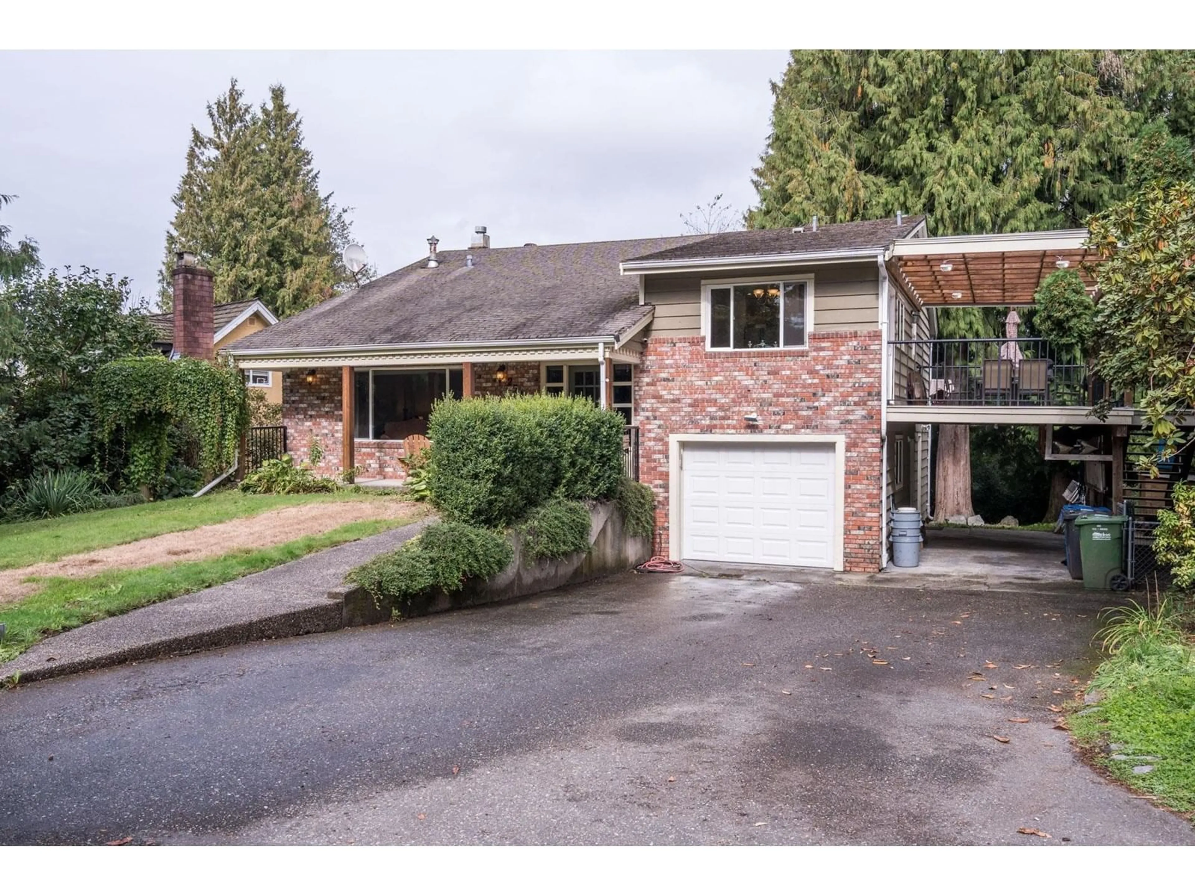 Home with brick exterior material, street for 2540 BIRCH STREET, Abbotsford British Columbia V2S4H8