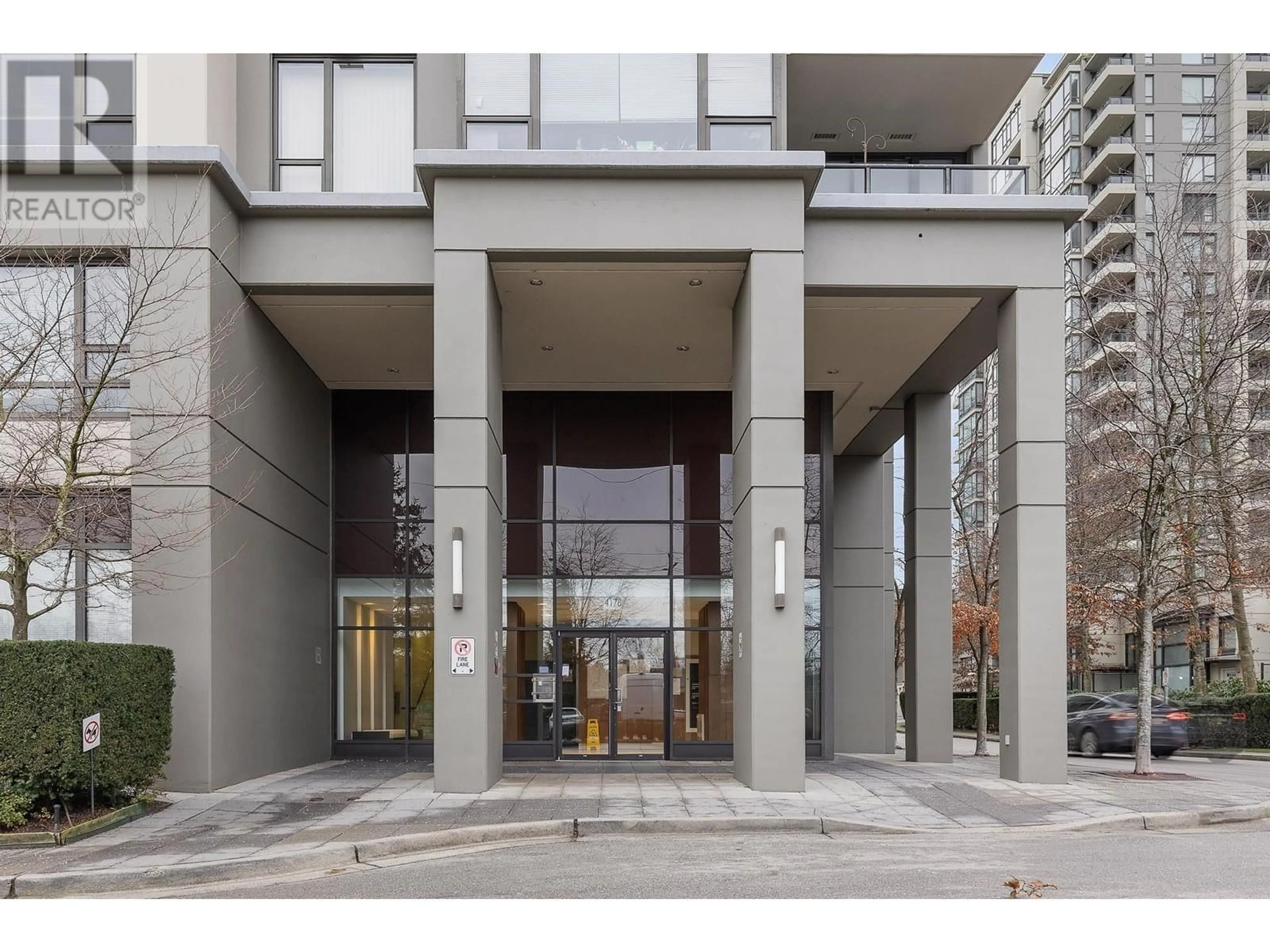 Indoor foyer for 1908 4178 DAWSON STREET, Burnaby British Columbia V5C0A1