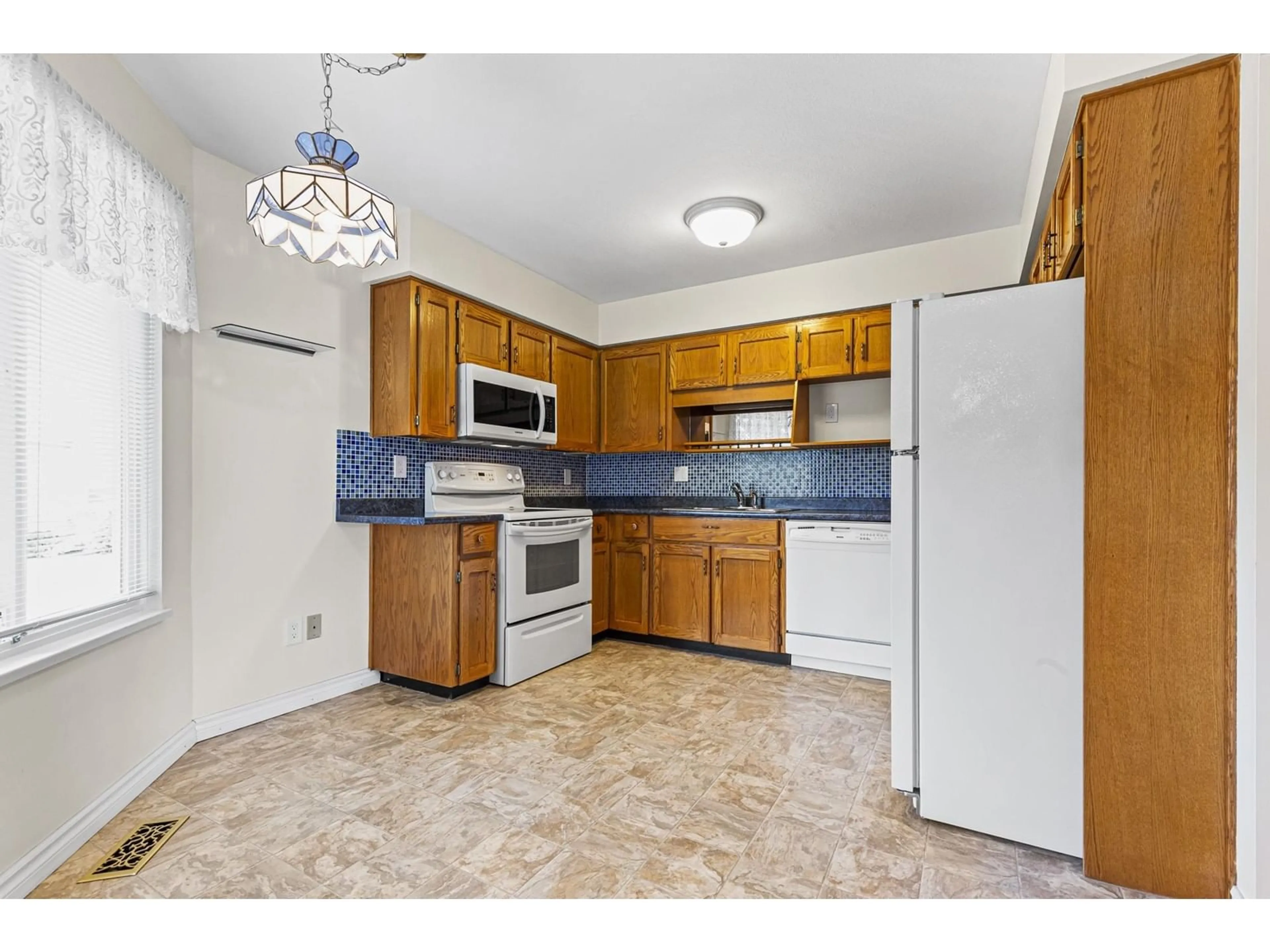 Standard kitchen, ceramic/tile floor for 2 2989 TRAFALGAR STREET, Abbotsford British Columbia V2S7X9