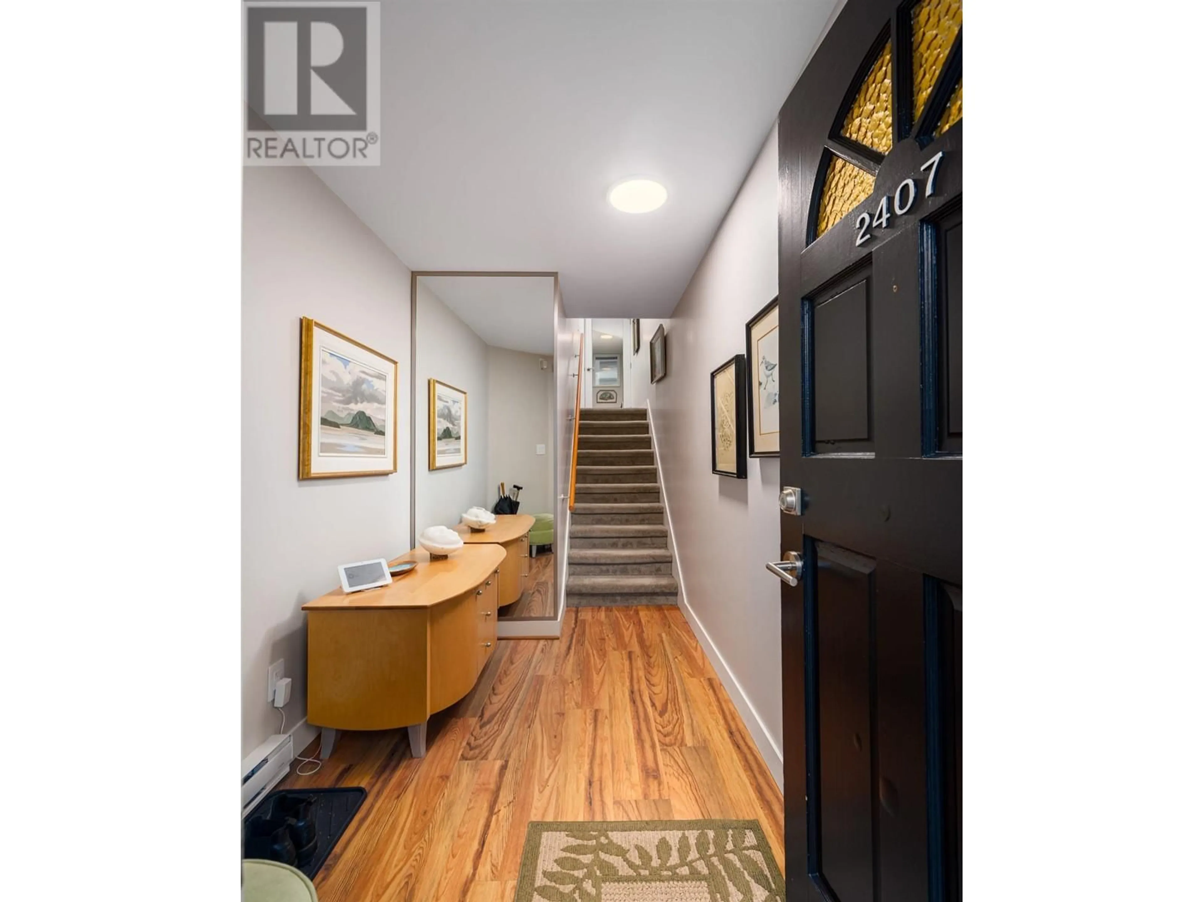 Indoor entryway for 2407 W 1ST AVENUE, Vancouver British Columbia V6K1G6