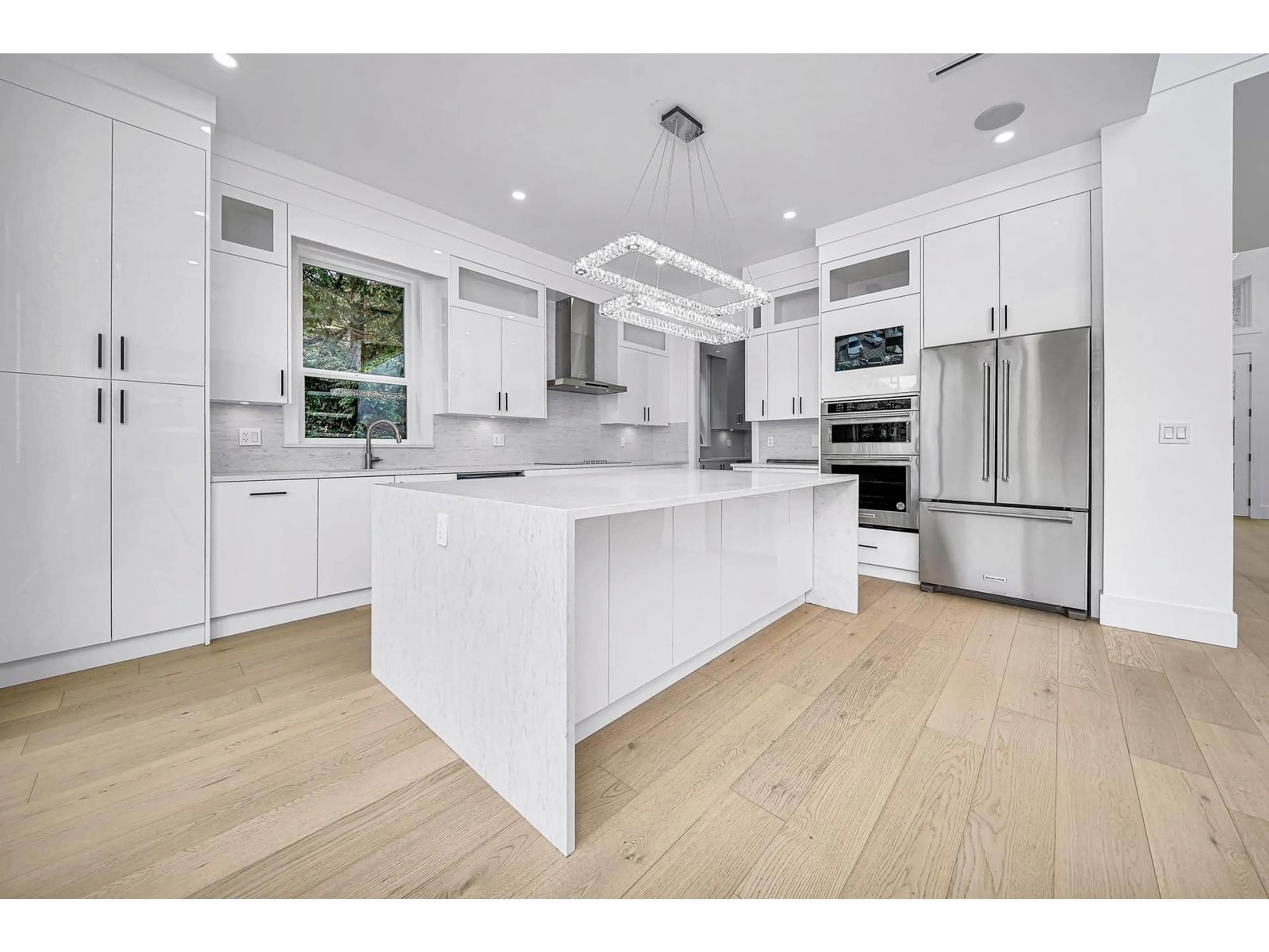 Open concept kitchen, wood/laminate floor for 5468 184 STREET, Surrey British Columbia V3S1E1