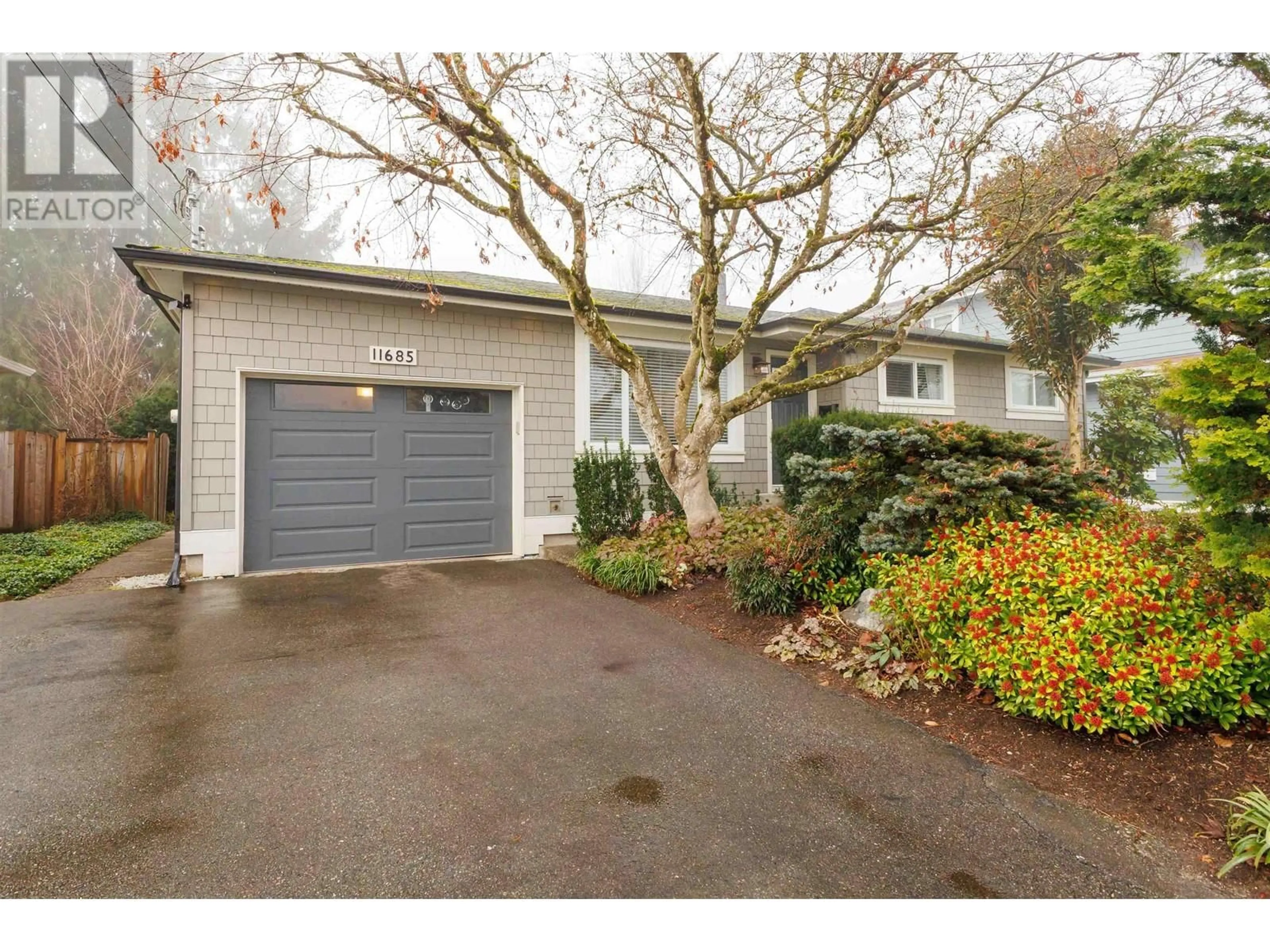 Indoor garage for 11685 STEEVES STREET, Maple Ridge British Columbia V2X4X5