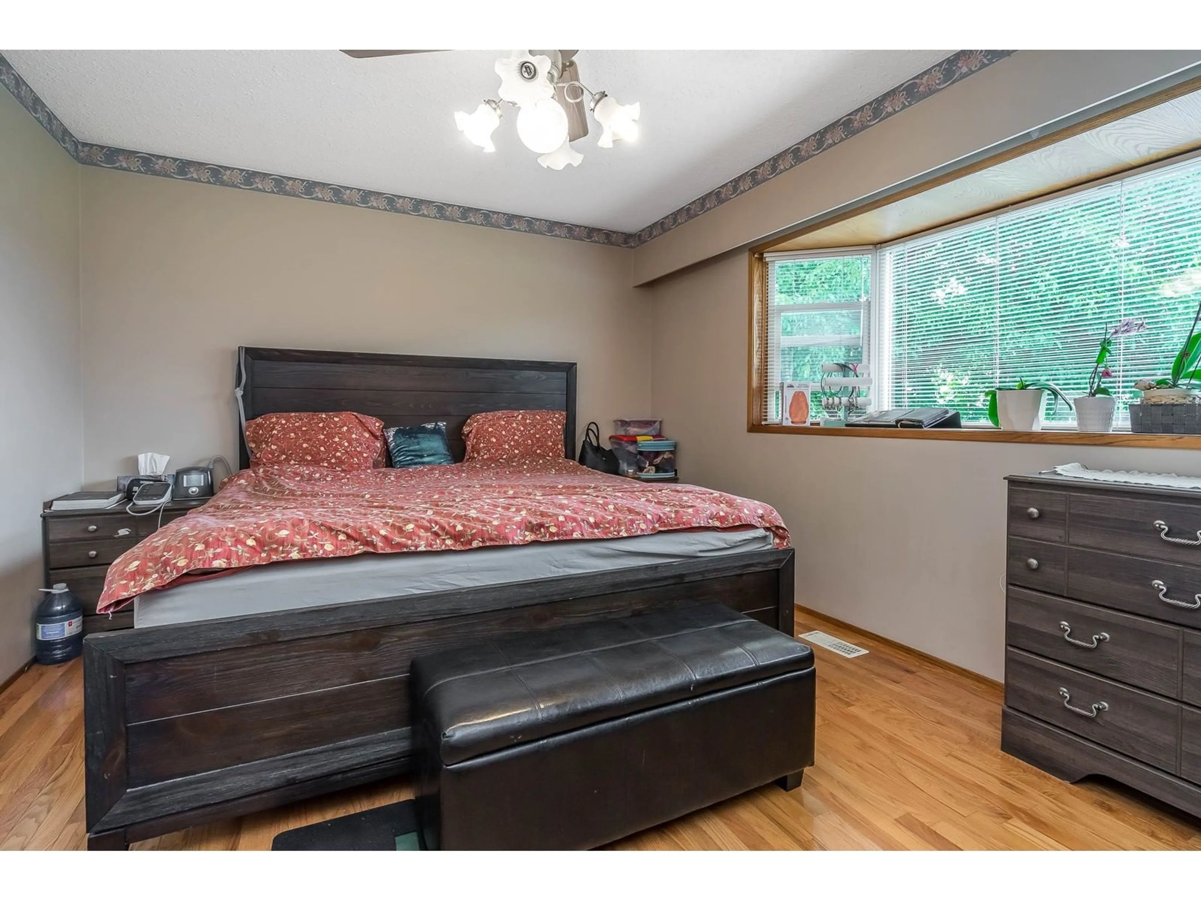 Bedroom with bed, wood/laminate floor for 1559 WHATCOM, Abbotsford British Columbia V3G1Y9