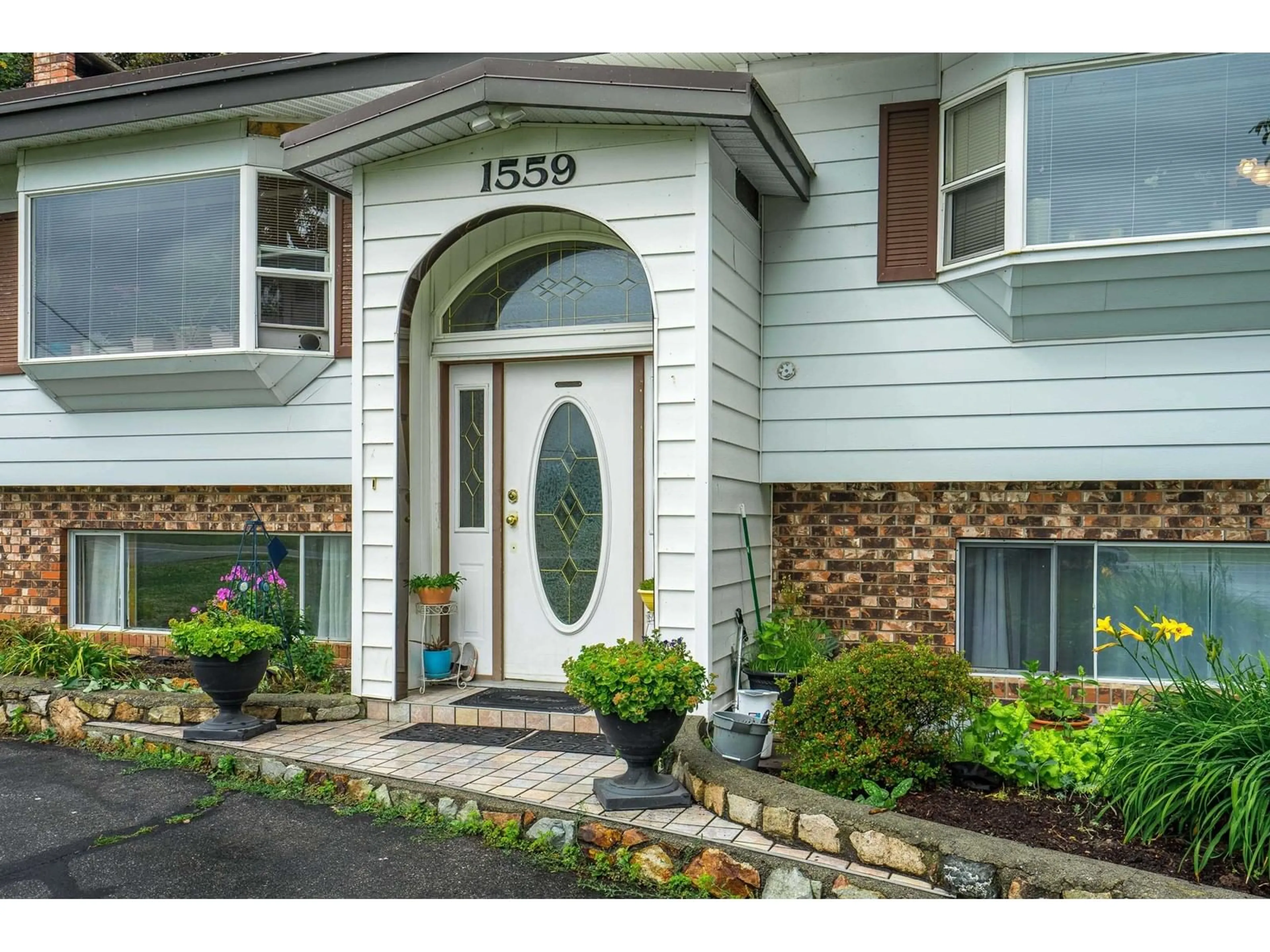 Home with vinyl exterior material, street for 1559 WHATCOM, Abbotsford British Columbia V3G1Y9