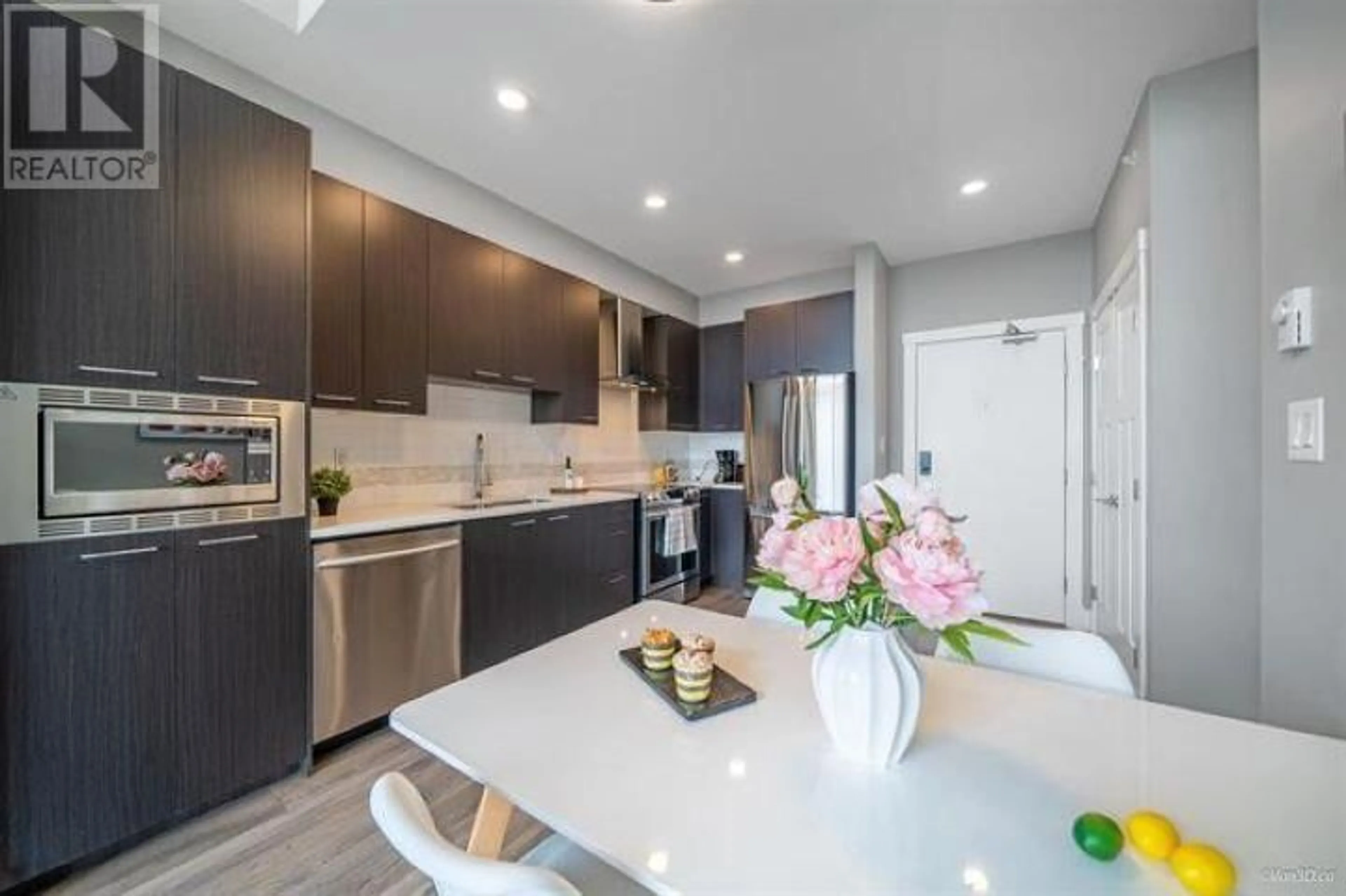 Open concept kitchen, unknown for 424 4690 HAWK LANE, Delta British Columbia V4M0C4