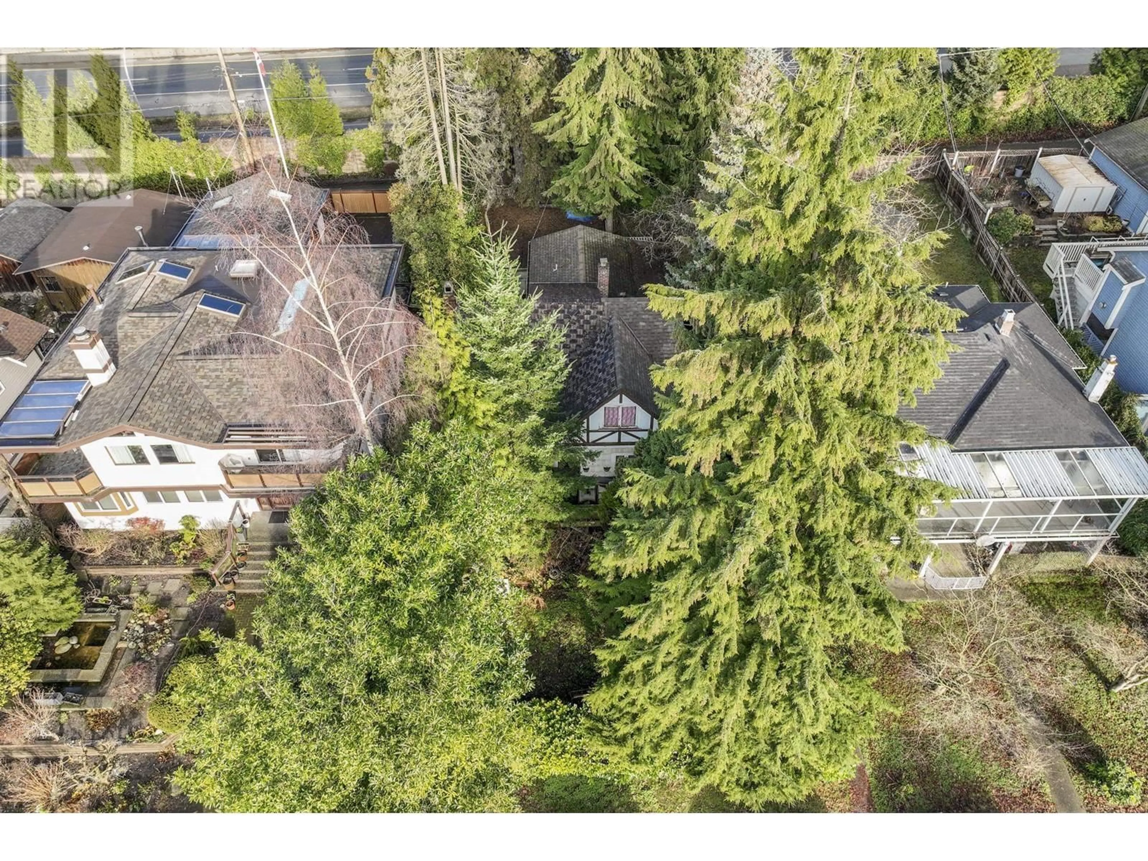 A pic from outside/outdoor area/front of a property/back of a property/a pic from drone, forest/trees view for 234 E 24TH STREET, North Vancouver British Columbia V7L3E7