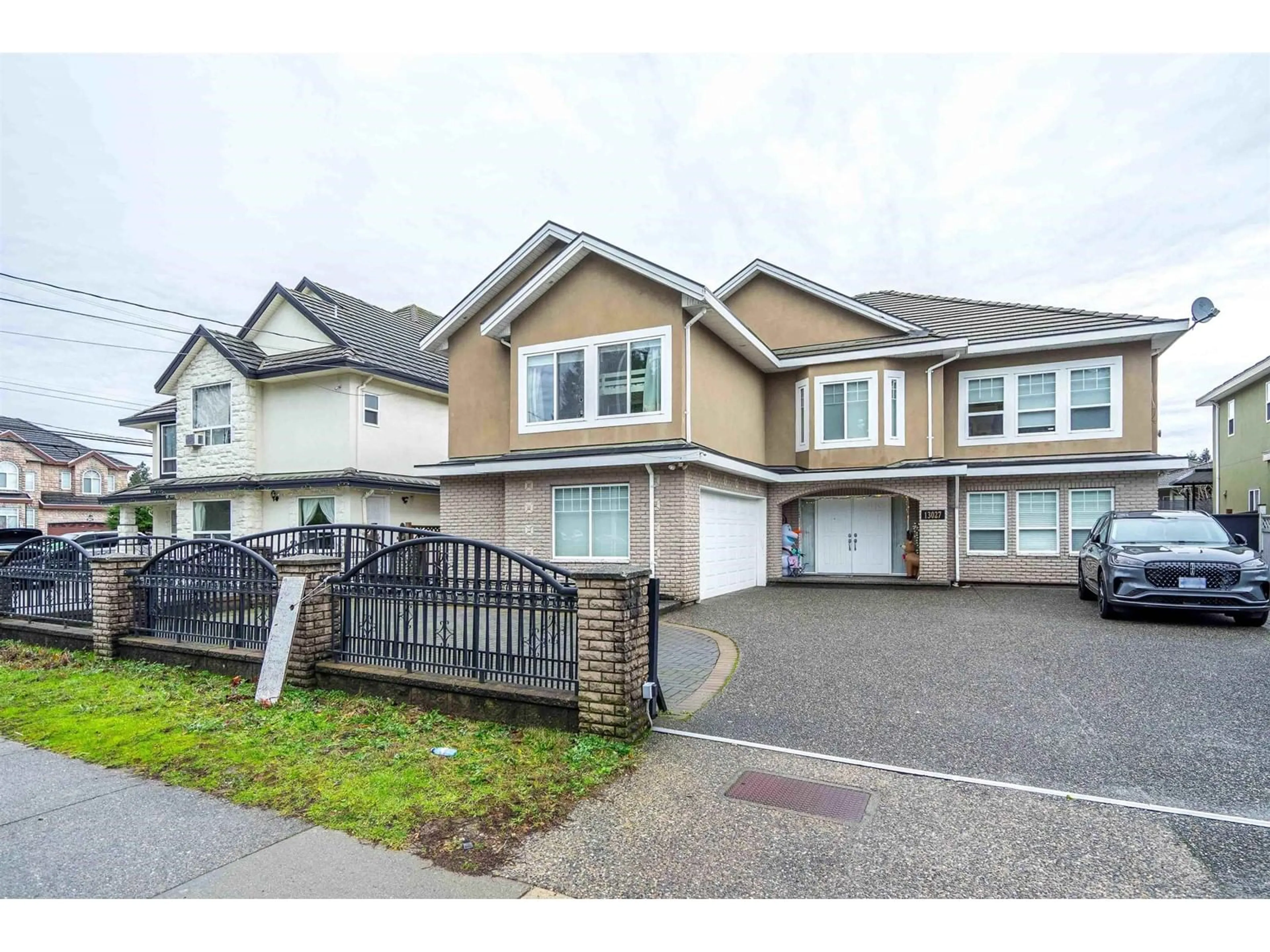 Home with vinyl exterior material, street for 13027 68, Surrey British Columbia V3W2E5